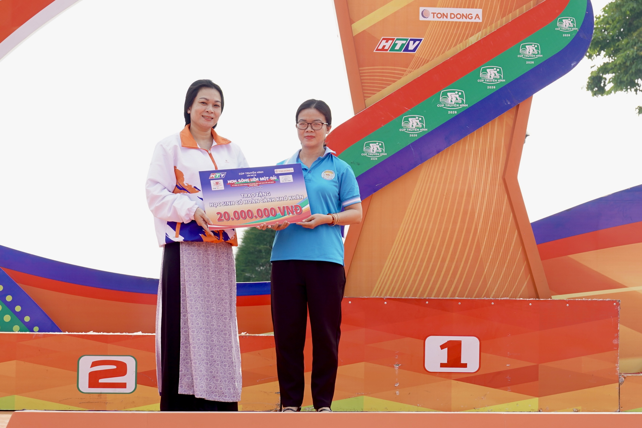 Cúp truyền hình TP HCM: HTV-Tôn Đông Á 2026: Ấn tượng với cú nước rút của Patrick Patterson - Ảnh 13.