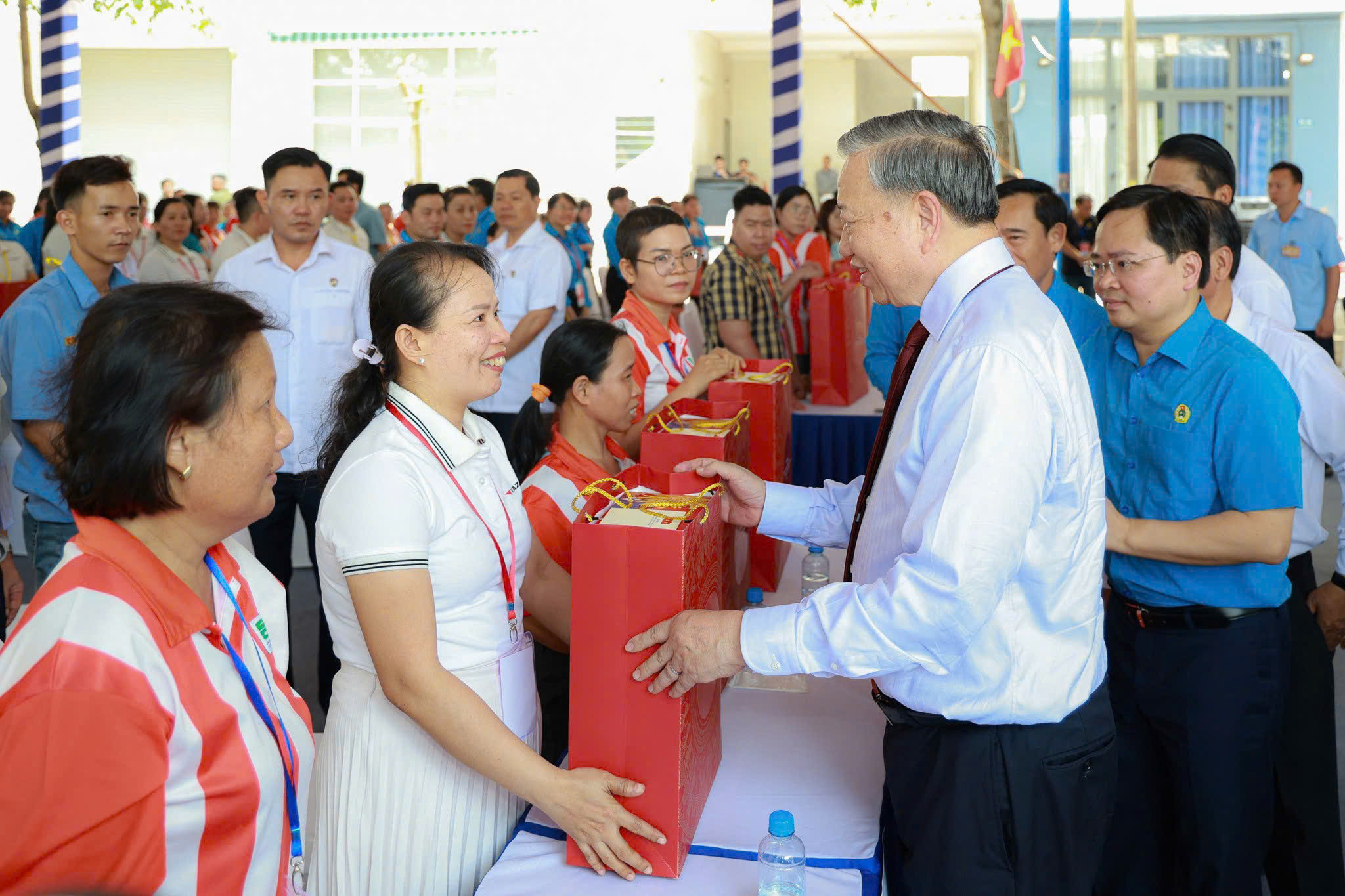 C&ocirc;ng nh&acirc;n mong c&oacute; th&ecirc;m ch&iacute;nh s&aacute;ch hỗ trợ nh&agrave; ở, y tế, đ&agrave;o tạo nghề - Ảnh 13.