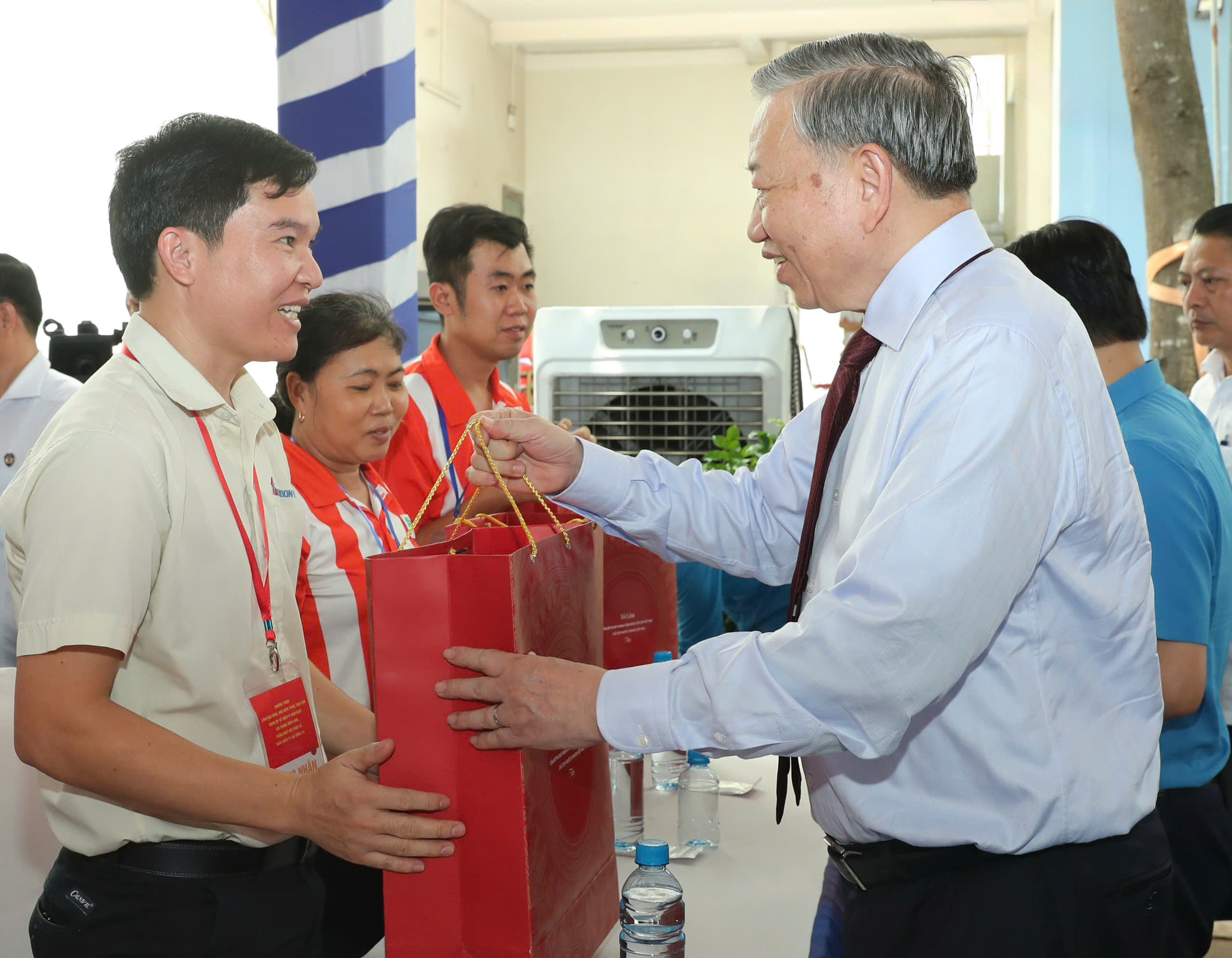 C&ocirc;ng nh&acirc;n mong c&oacute; th&ecirc;m ch&iacute;nh s&aacute;ch hỗ trợ nh&agrave; ở, y tế, đ&agrave;o tạo nghề - Ảnh 4.