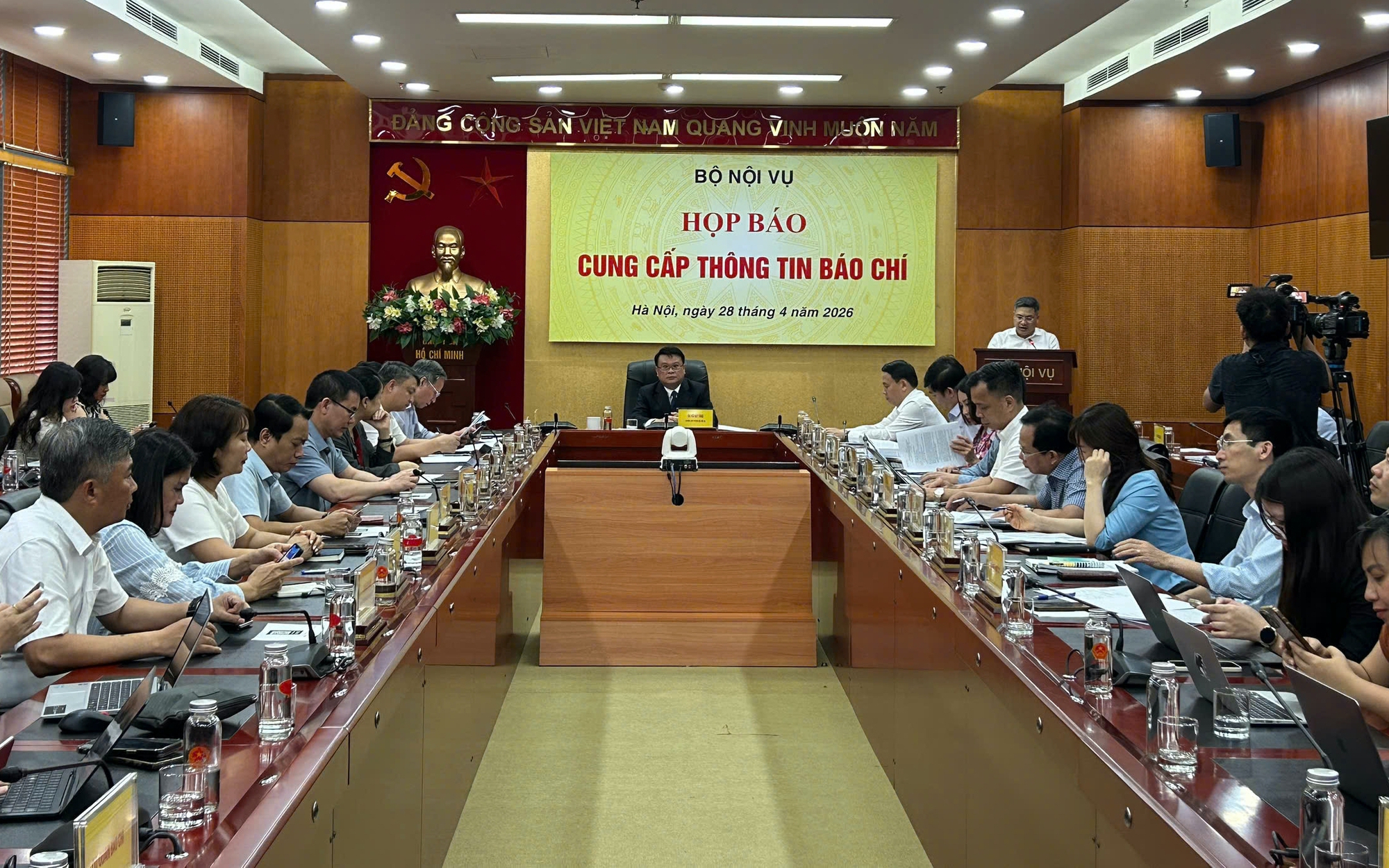 Bộ Nội vụ: Tiếp tục triển khai cải cách chính sách tiền lương theo kết luận của Bộ Chính trị