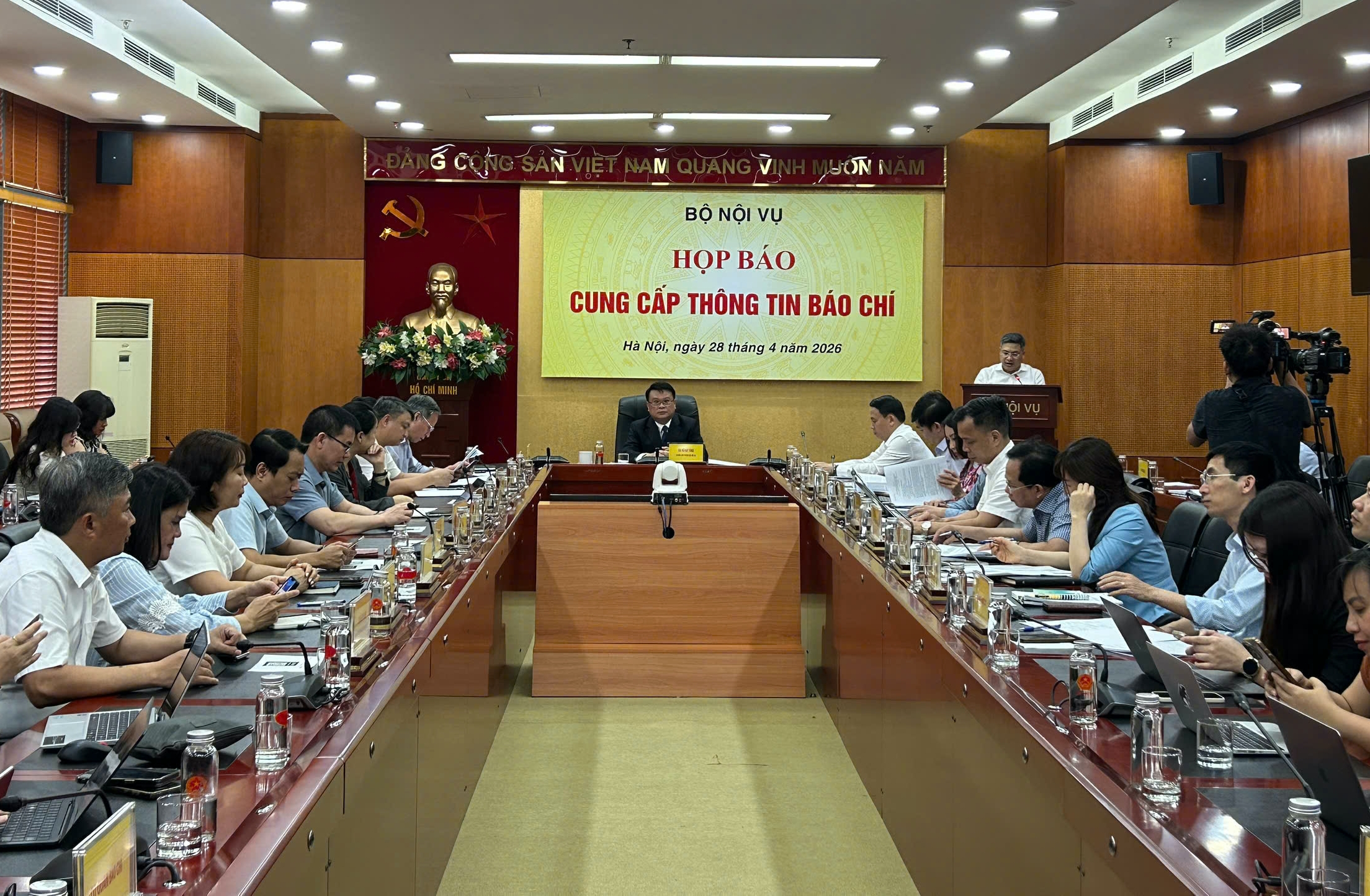 Bộ Nội vụ: Tiếp tục triển khai cải cách chính sách tiền lương theo kết luận của Bộ Chính trị - Ảnh 1.