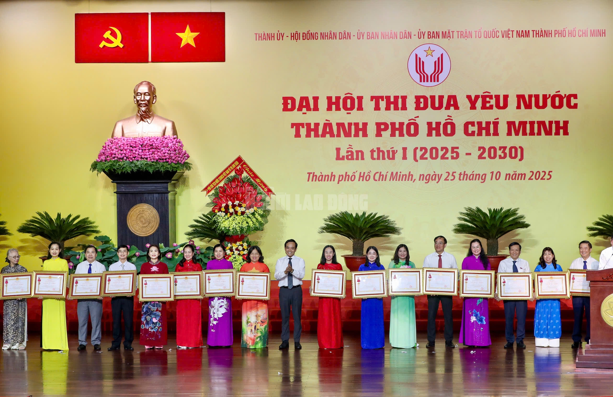 Thi đua yêu nước - động lực phát triển bền vững của TPHCM - Ảnh 1.