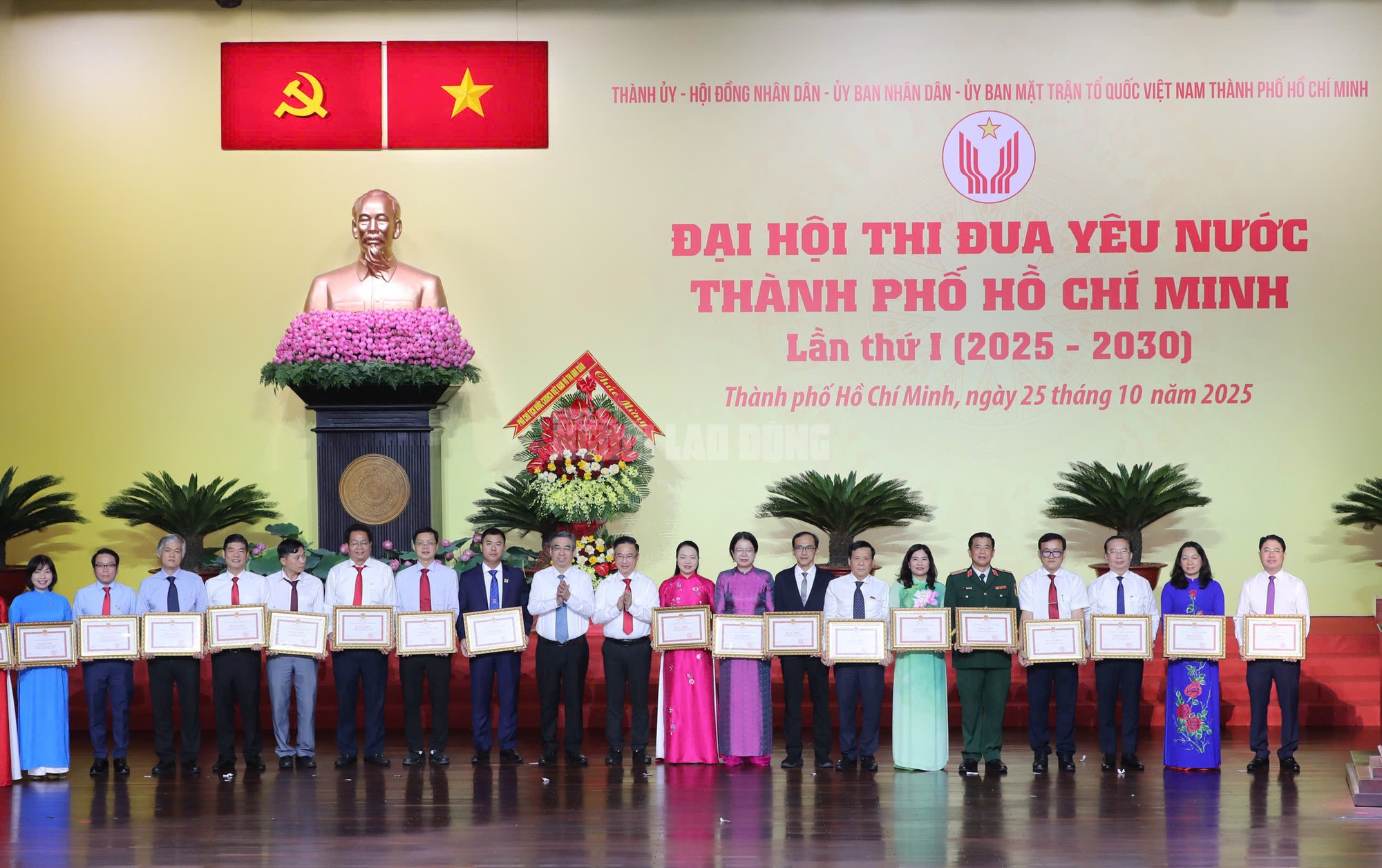 Thi đua yêu nước - động lực phát triển bền vững của TPHCM - Ảnh 2.