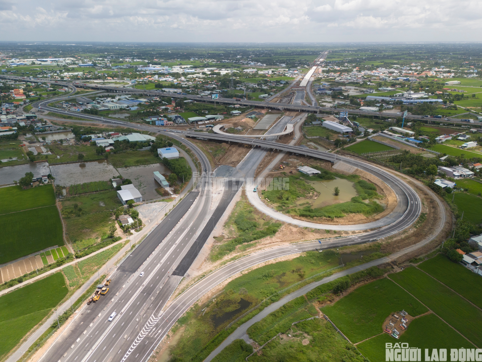 Thi đua yêu nước - động lực phát triển bền vững của TPHCM - Ảnh 3.