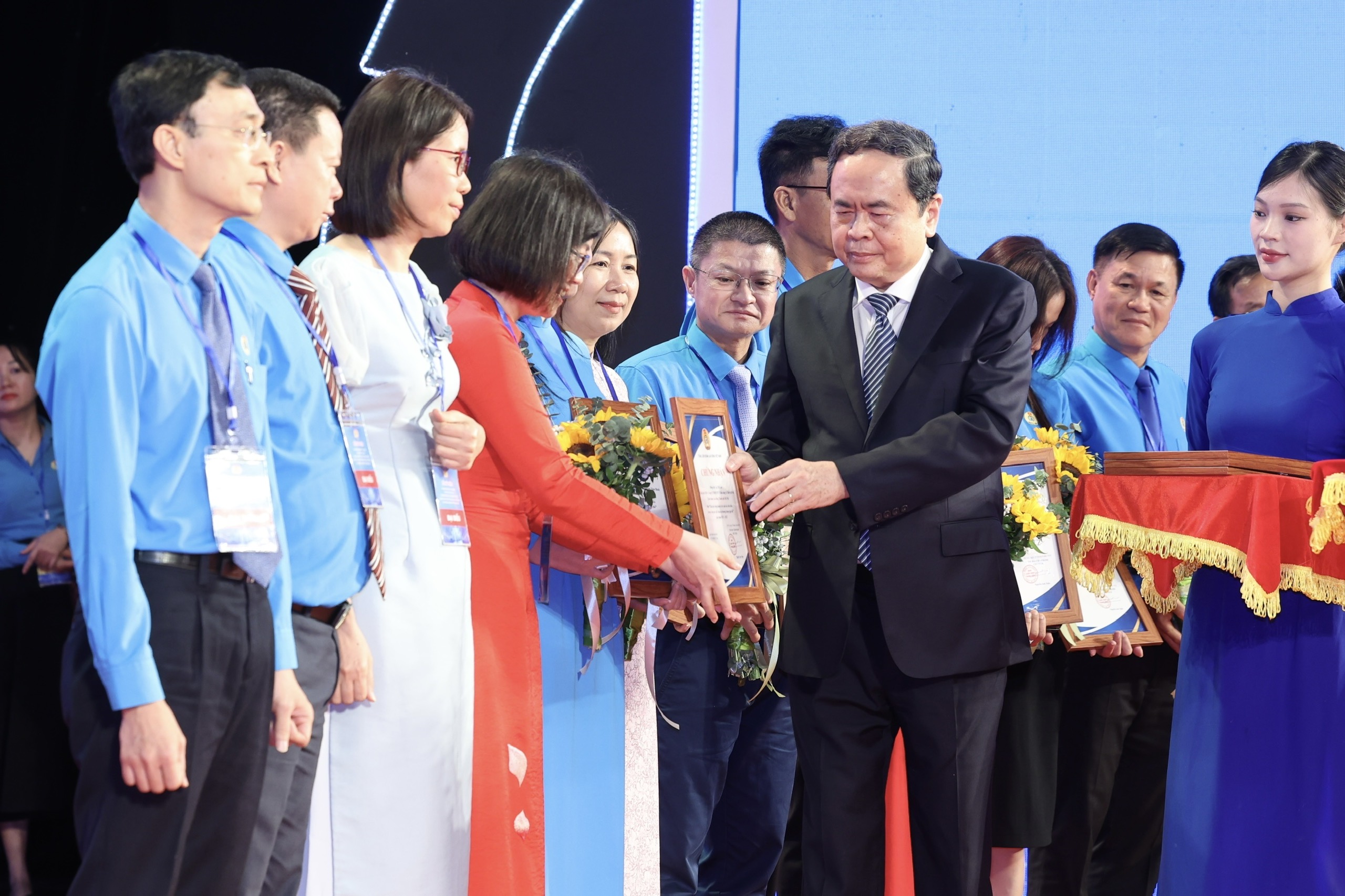 Chủ tịch Quốc hội Trần Thanh Mẫn: N&acirc;ng cao năng suất lao động v&agrave; tăng trưởng hai con số - Ảnh 3.