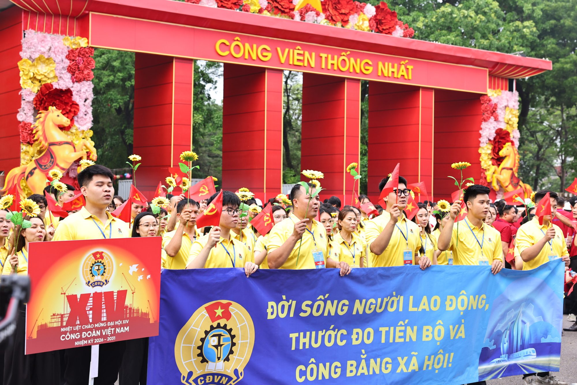 Trọng thể kỷ niệm 140 năm Ngày Quốc tế Lao động và tuyên dương chủ tịch Công đoàn cơ sở xuất sắc - Ảnh 5.