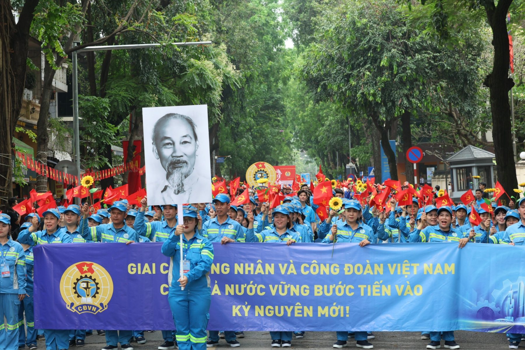 Trọng thể kỷ niệm 140 năm Ngày Quốc tế Lao động và tuyên dương chủ tịch Công đoàn cơ sở xuất sắc - Ảnh 1.