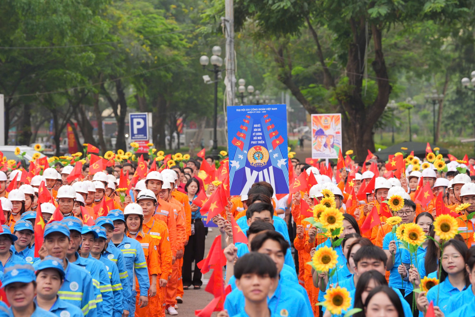 Trọng thể kỷ niệm 140 năm Ngày Quốc tế Lao động và tuyên dương chủ tịch Công đoàn cơ sở xuất sắc - Ảnh 3.