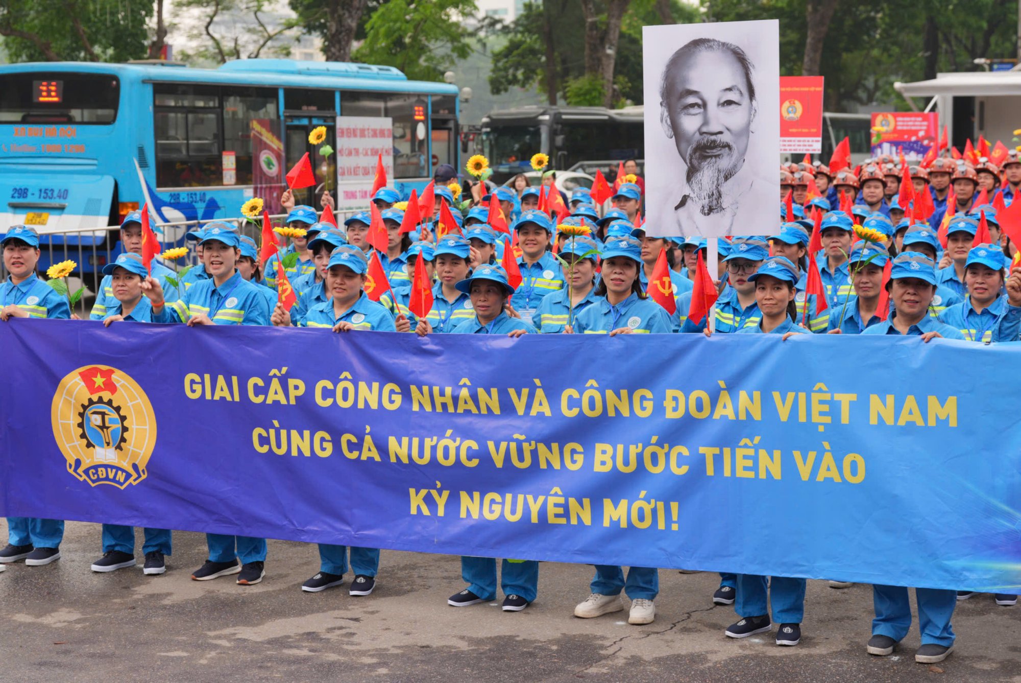 Trọng thể kỷ niệm 140 năm Ngày Quốc tế Lao động và tuyên dương chủ tịch Công đoàn cơ sở xuất sắc - Ảnh 4.