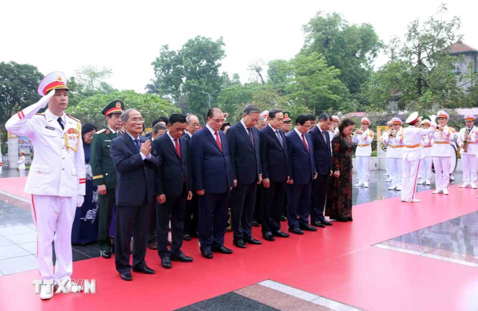 Lãnh đạo Đảng, Nhà nước vào Lăng viếng Chủ tịch Hồ Chí Minh - Ảnh 3.