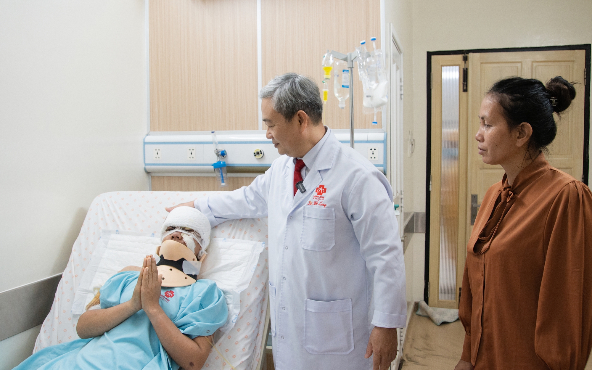 Tai nạn lao động nghiêm trọng, cô gái 26 tuổi bị máy tuốt lúa cuốn lột da đầu
