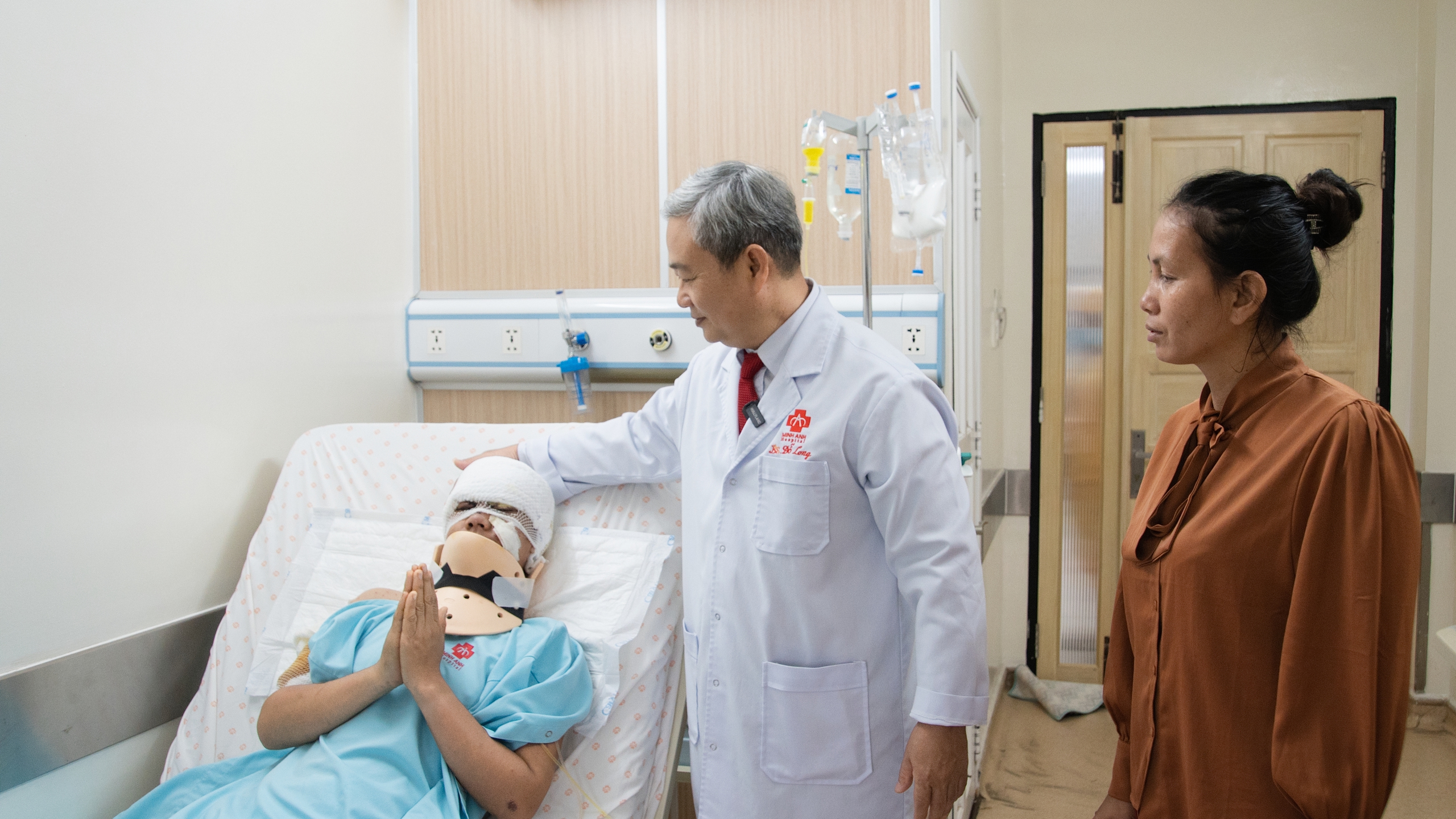 Tai nạn lao động nghi&ecirc;m trọng: C&ocirc; g&aacute;i 26 tuổi bị lột da đầu v&igrave; m&aacute;y tuốt l&uacute;a - Ảnh 2.