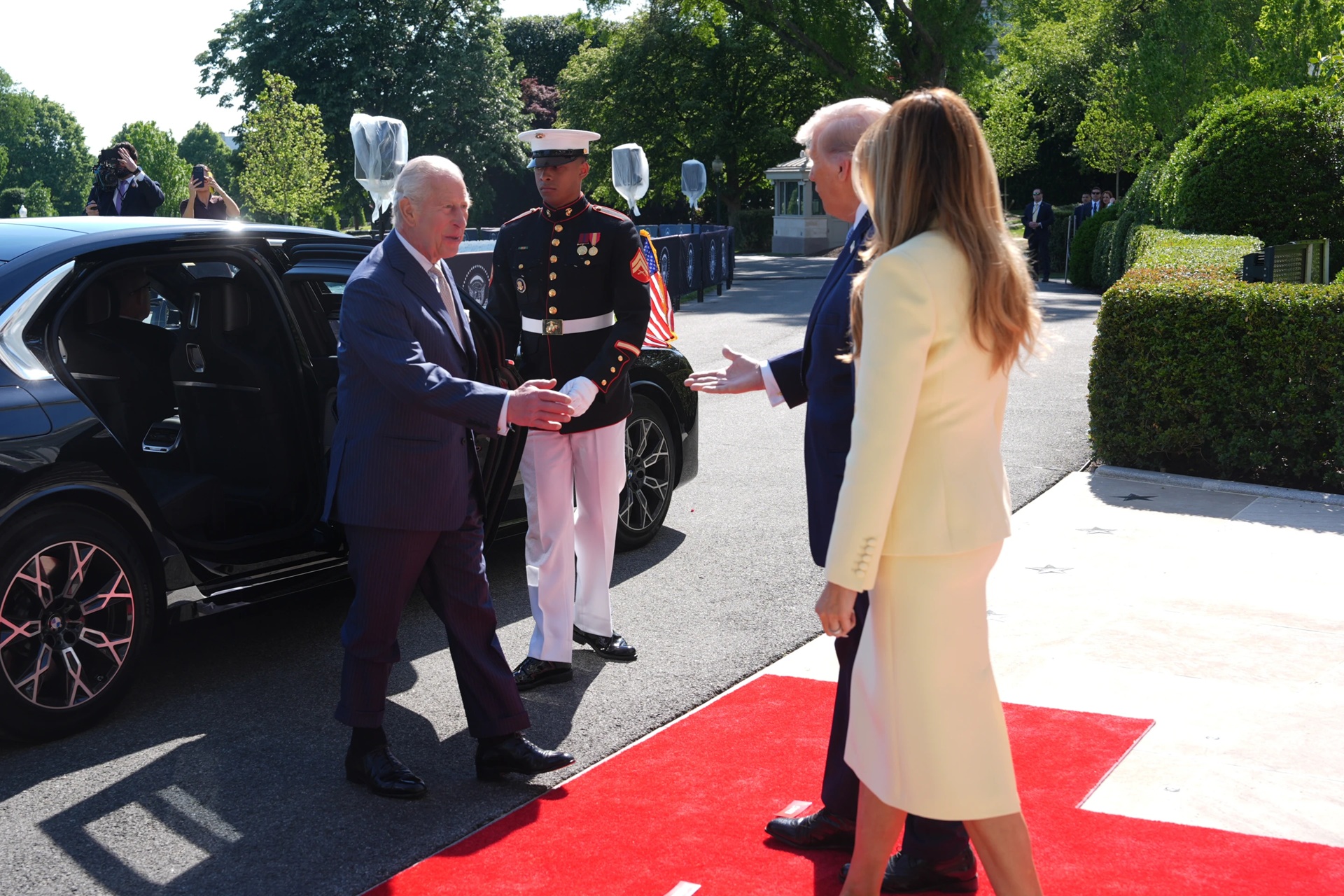 Tổng thống Mỹ Donald Trump đón tiếp Vua Anh Charles III tại Nhà Trắng - Ảnh 1.