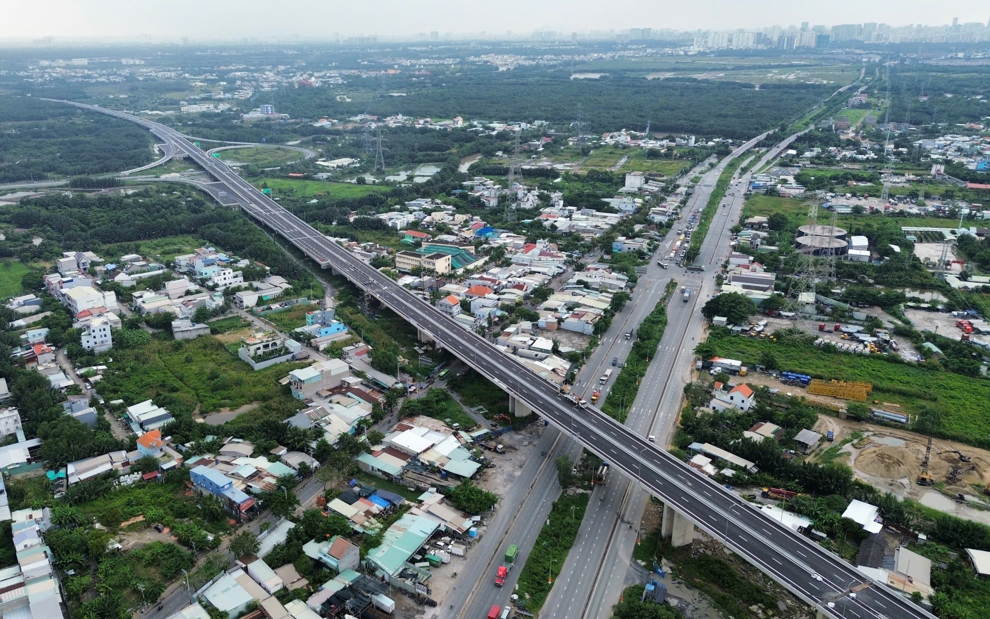 TPHCM: Mạng lưới đường cao tốc liên vùng bứt tốc