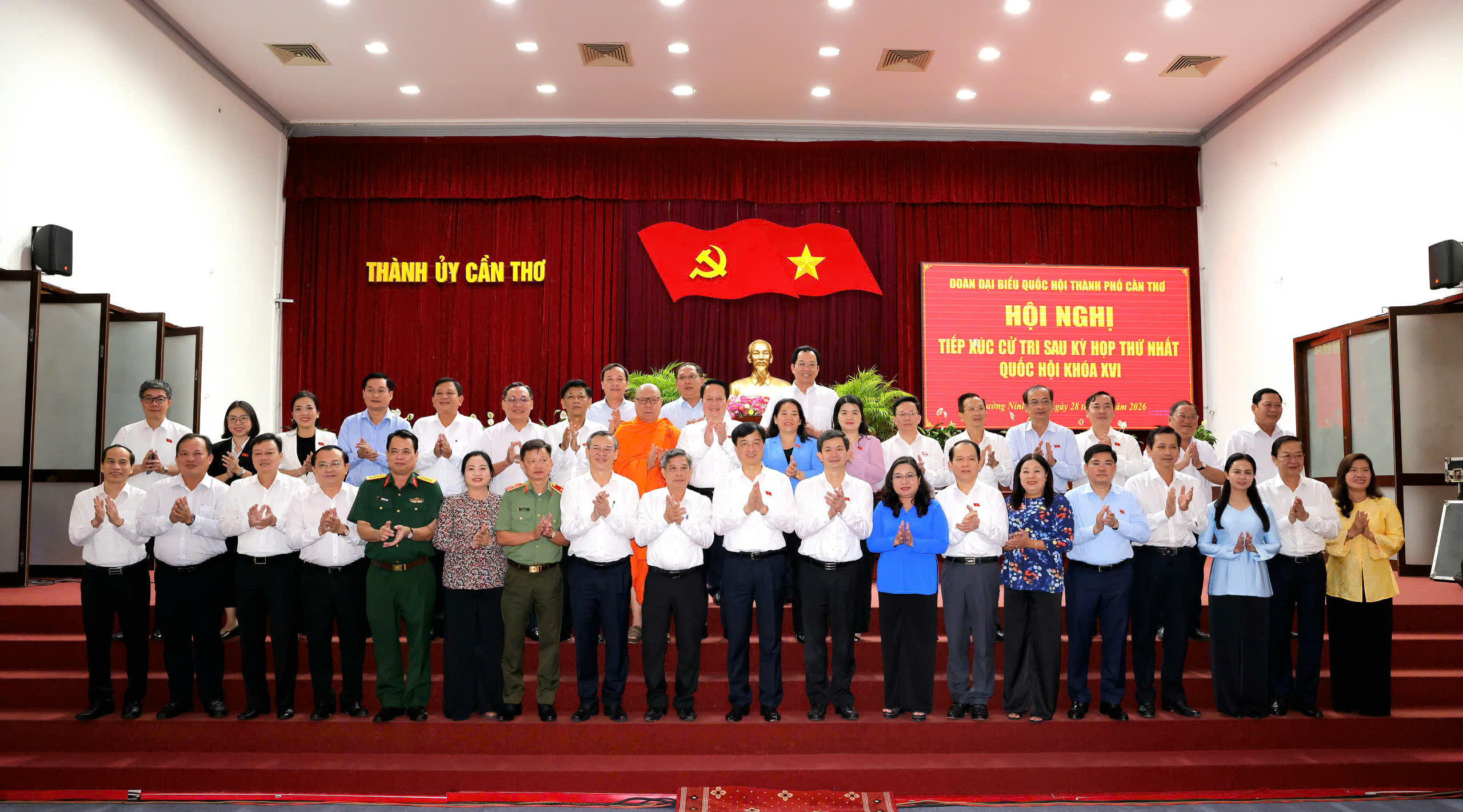 Trưởng Ban Tổ chức Trung ương trả lời cử tri Cần Thơ về phát triển nguồn nhân lực 2026 - Ảnh 3.