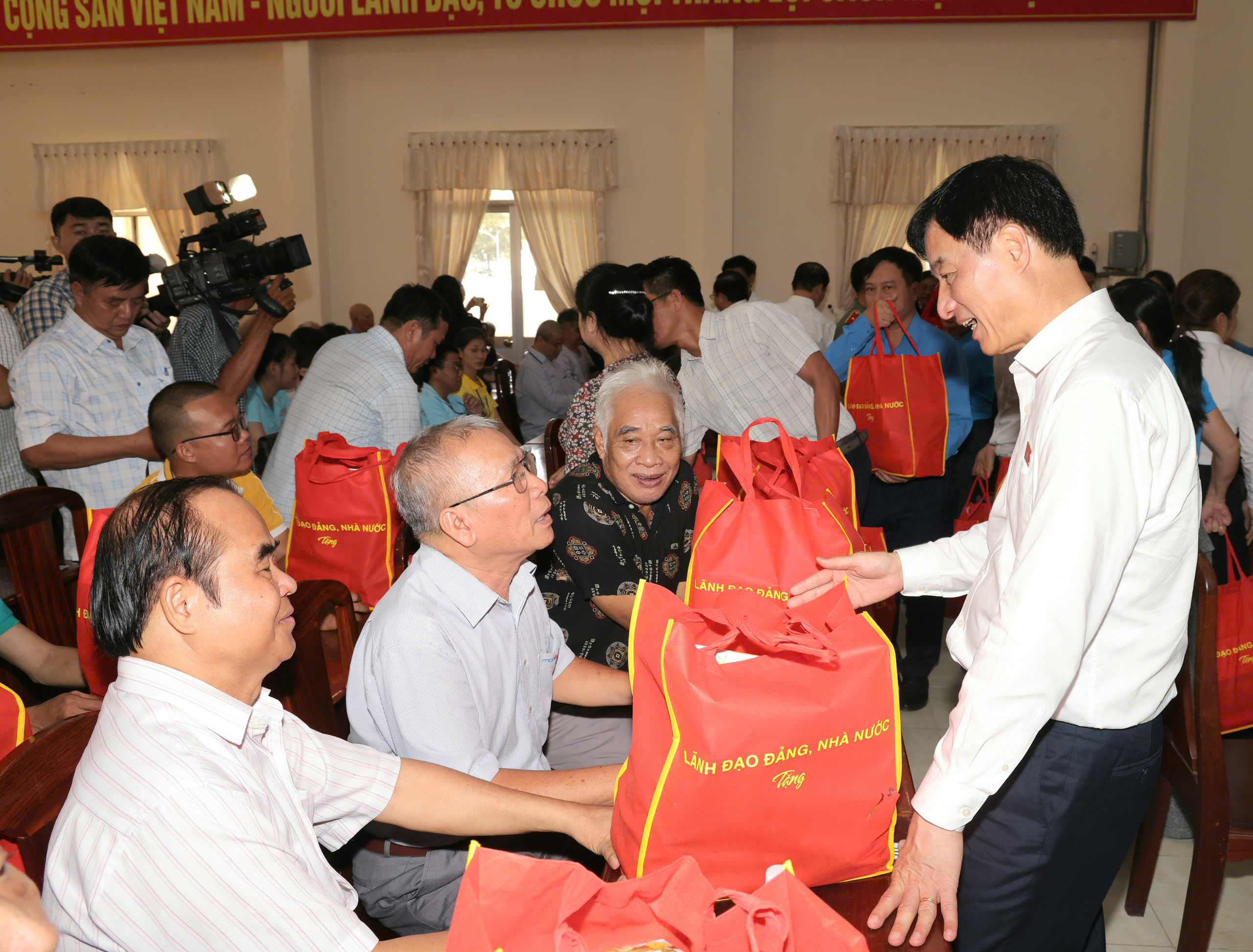Trưởng Ban Tổ chức Trung ương trả lời nhiều vấn đề cử tri Cần Thơ quan tâm - Ảnh 1.