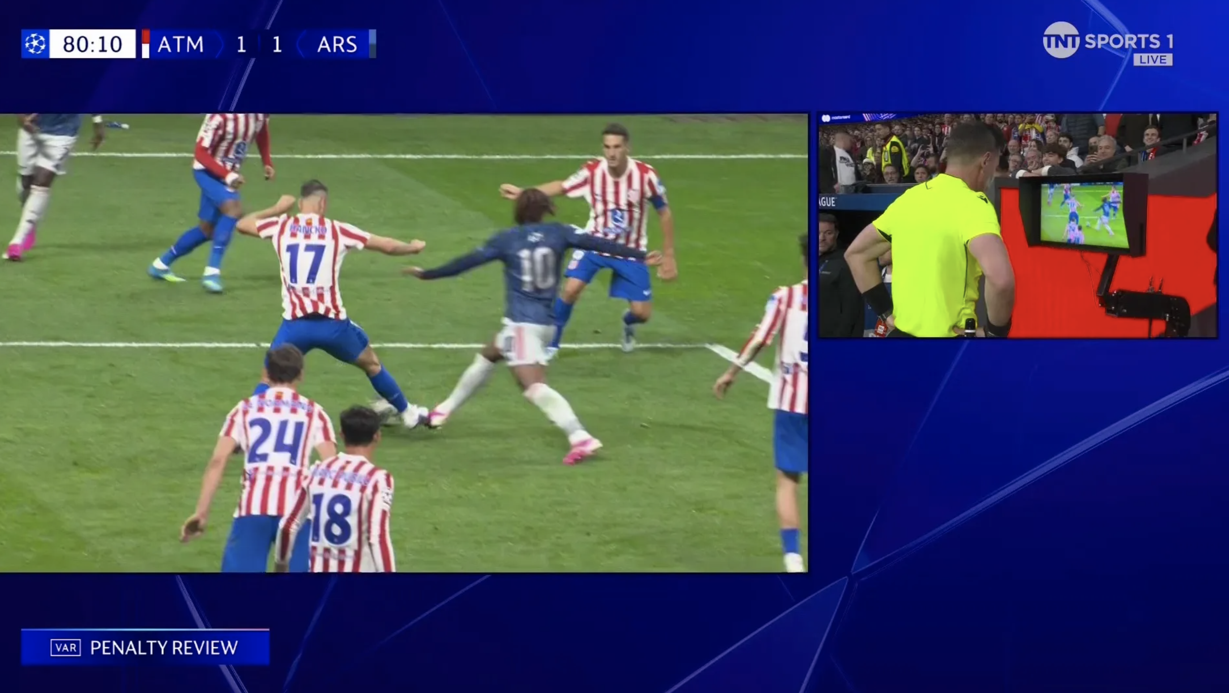 VAR gây tranh cãi, Arsenal bị xử ép trắng trợn trước Atletico Madrid - Ảnh 2.
