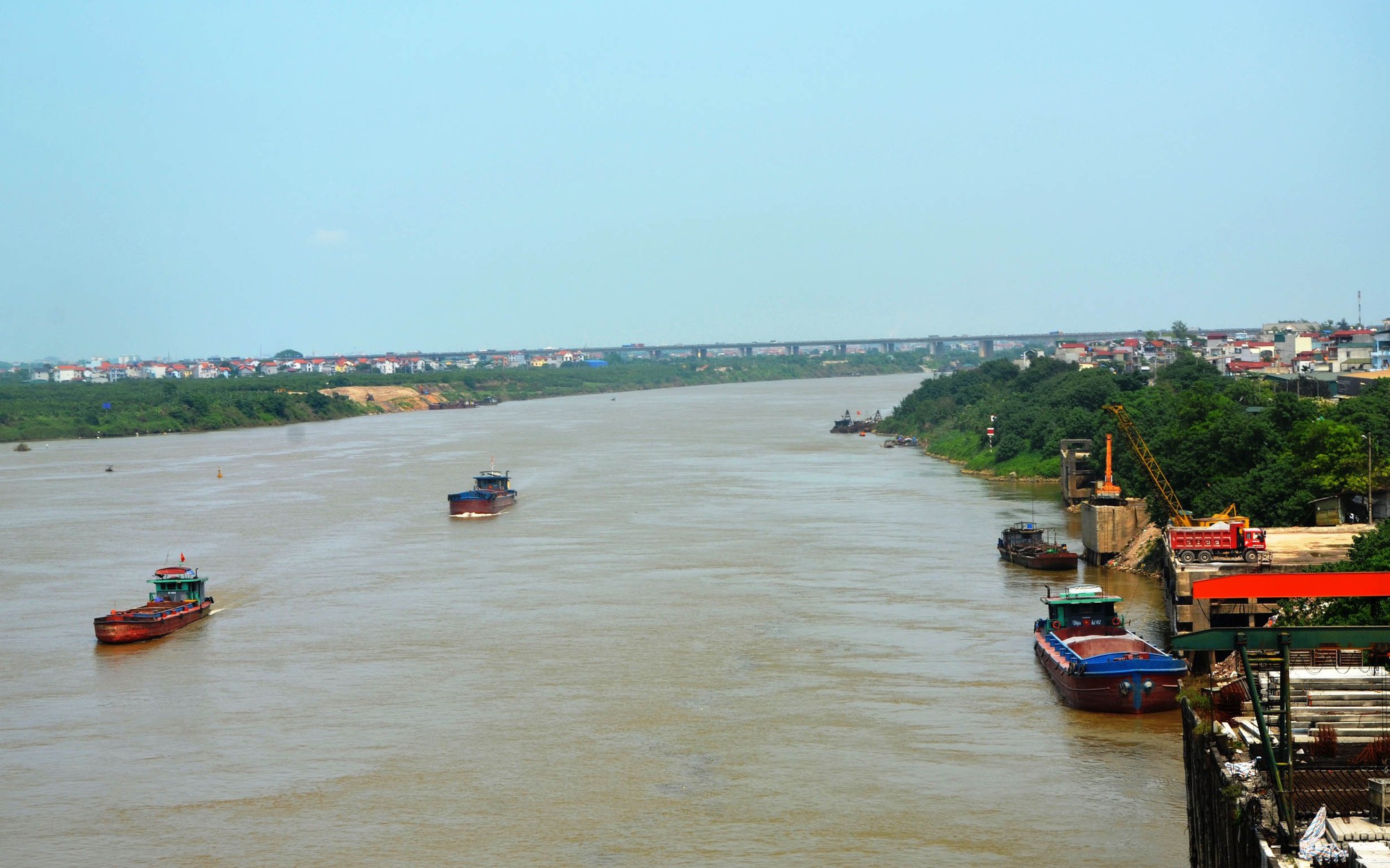 Xây đập trên sông Hồng