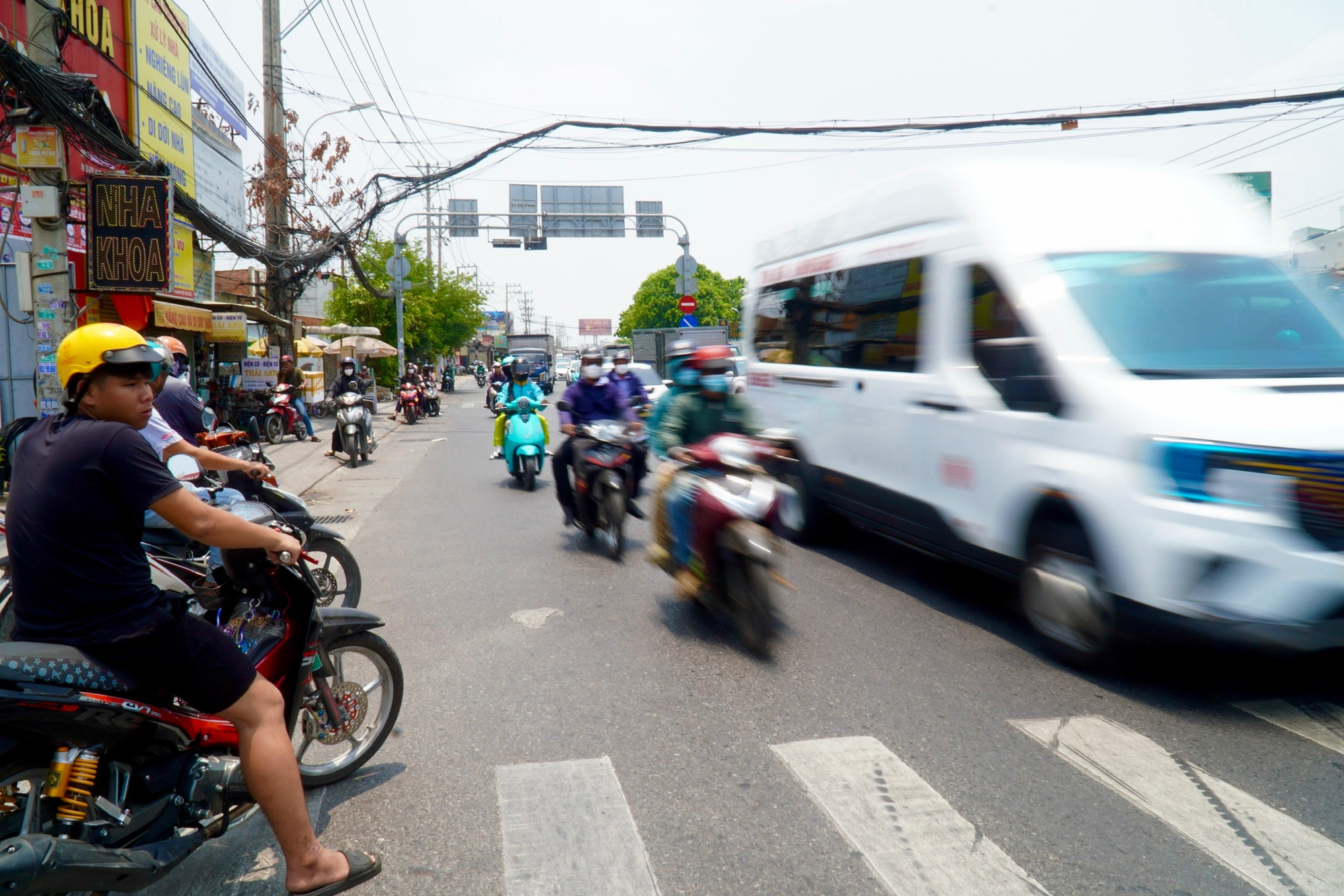 Đóng dải phân cách gần trạm thu phí Lái Thiêu, giao thông dần ổn định - Ảnh 7.