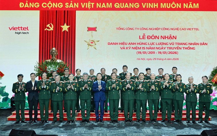 Viettel High Tech đ&oacute;n nhận danh hiệu Anh h&ugrave;ng Lực lượng vũ trang nh&acirc;n d&acirc;n  - Ảnh 2.