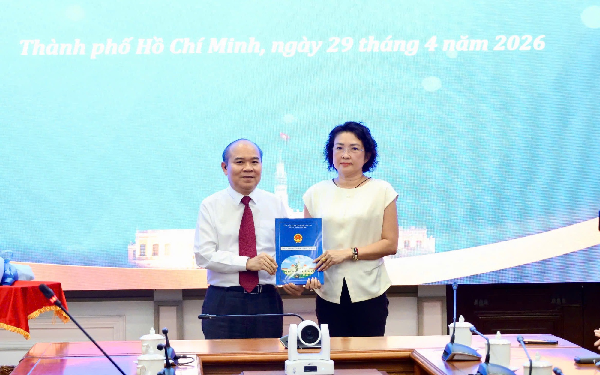TPHCM: trao quyết định thôi việc theo nguyện vọng cho 2 Phó Giám đốc Sở