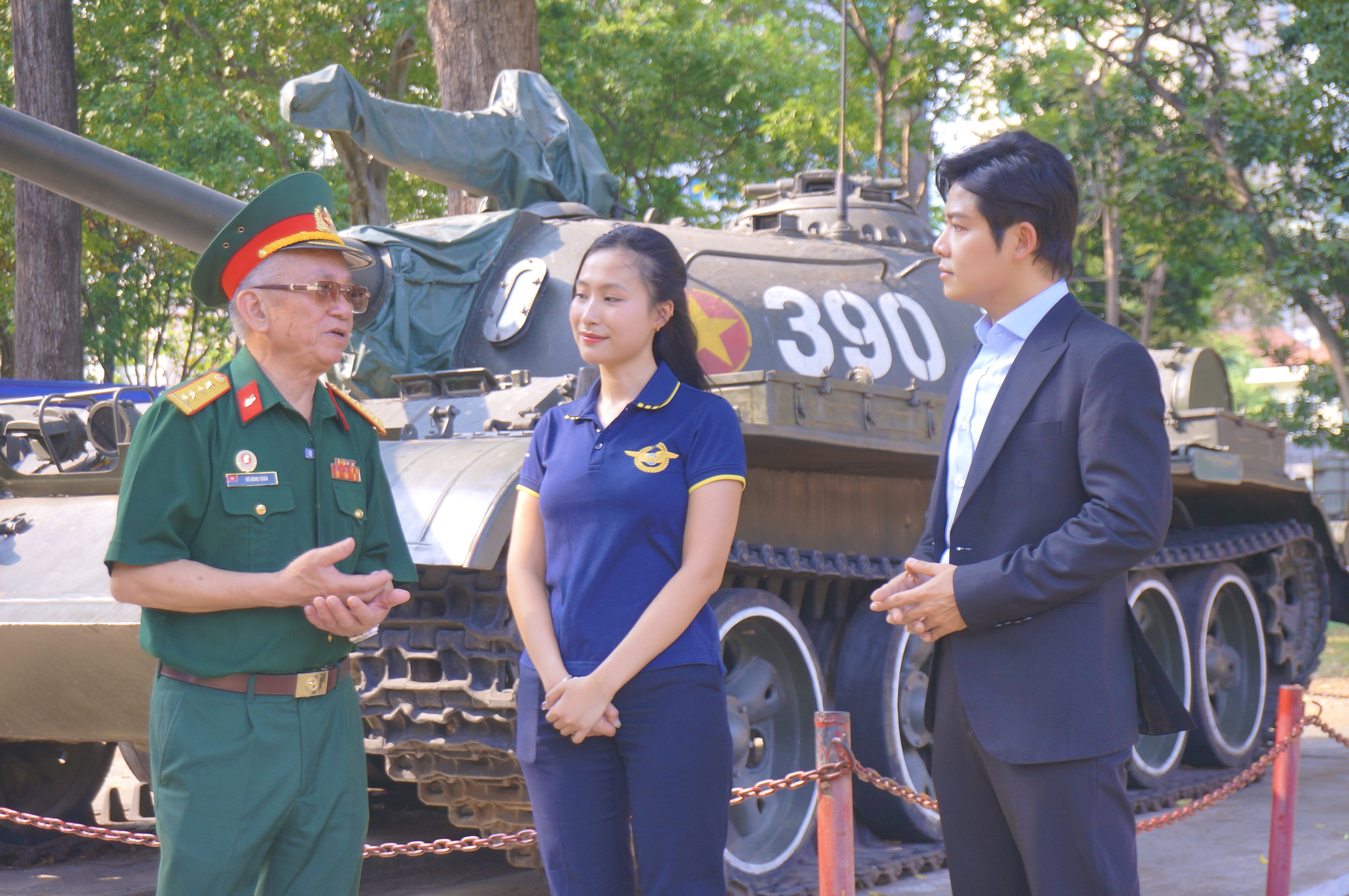 Người chỉ huy xe tăng 390 kể thời khắc lịch sử húc đổ cổng Dinh Độc Lập - Ảnh 13.