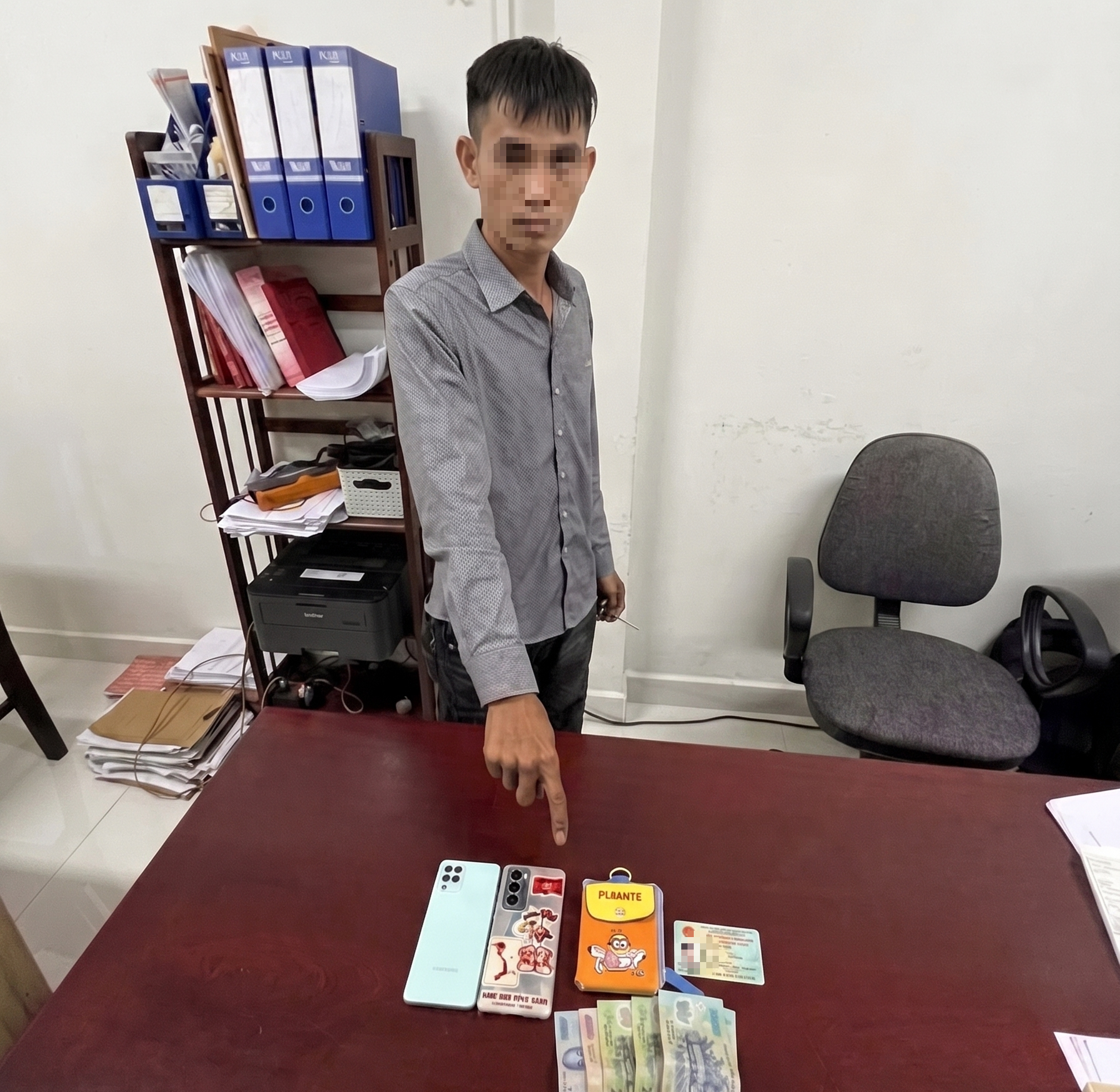 Gã bạn trai tù tội trộm cắp tài sản tại khách sạn ở TPHCM - Ảnh 2.