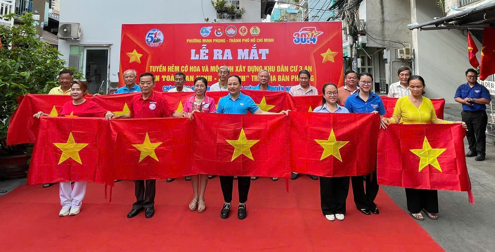 Phường Minh Phụng ra mắt "Tuyến hẻm cờ hoa" chào mừng đại lễ 30-4 - Ảnh 2.