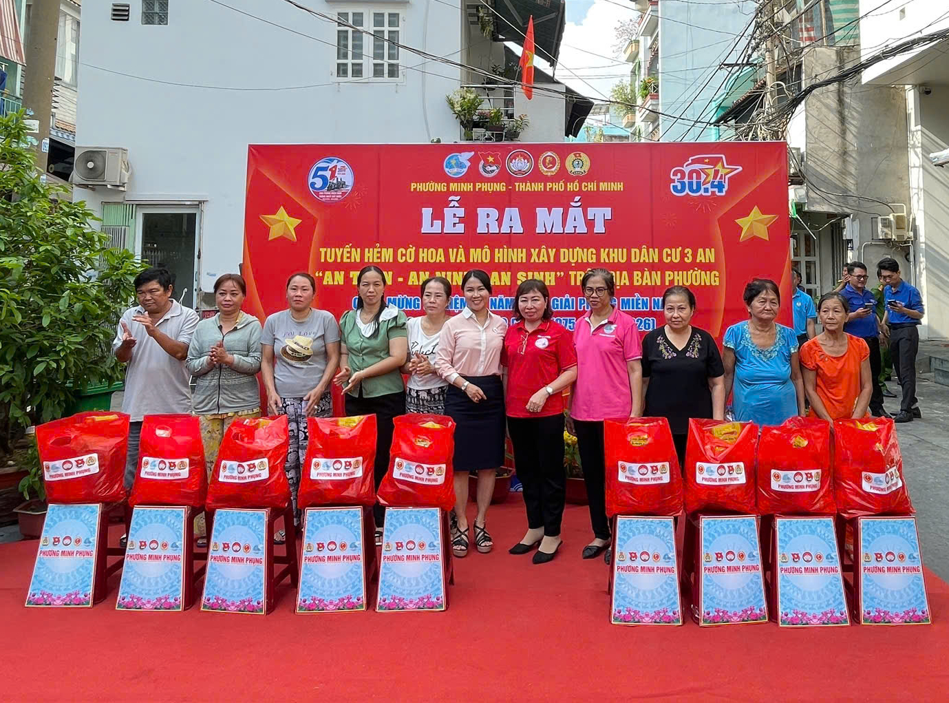 Phường Minh Phụng ra mắt "Tuyến hẻm cờ hoa" chào mừng đại lễ 30-4 - Ảnh 4.