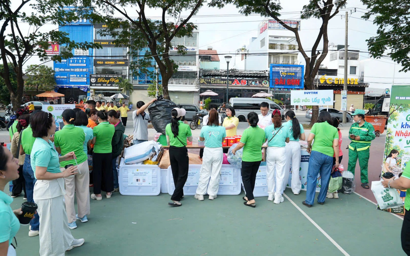 Phân loại rác tại nguồn, “Đổi rác lấy quà” tại phường Bình Tân