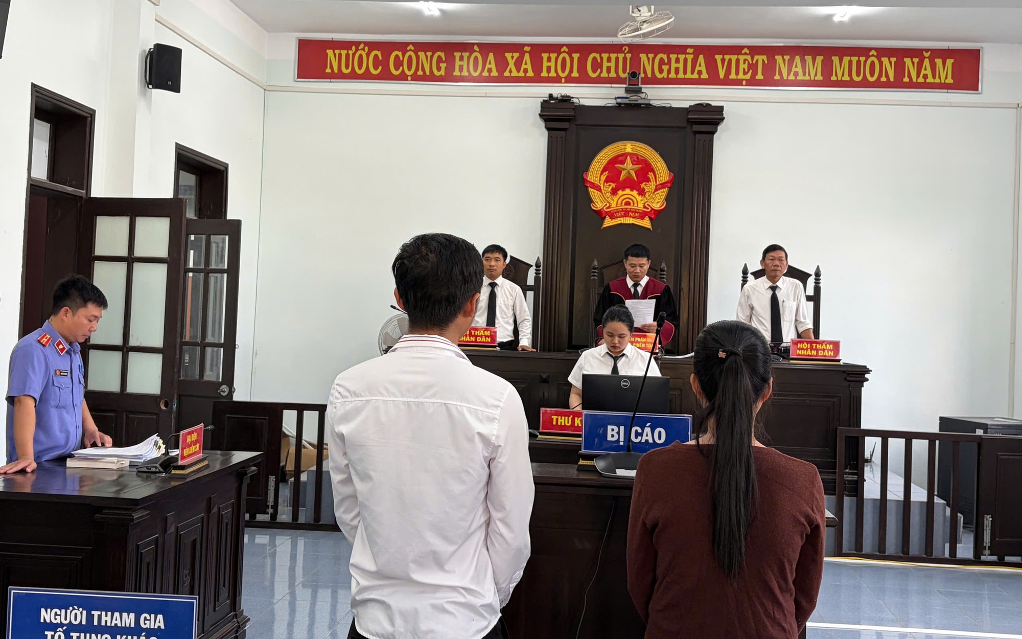 Biết rõ vi phạm nhưng vẫn giao xe, vợ lĩnh án treo, chồng ngồi tù
