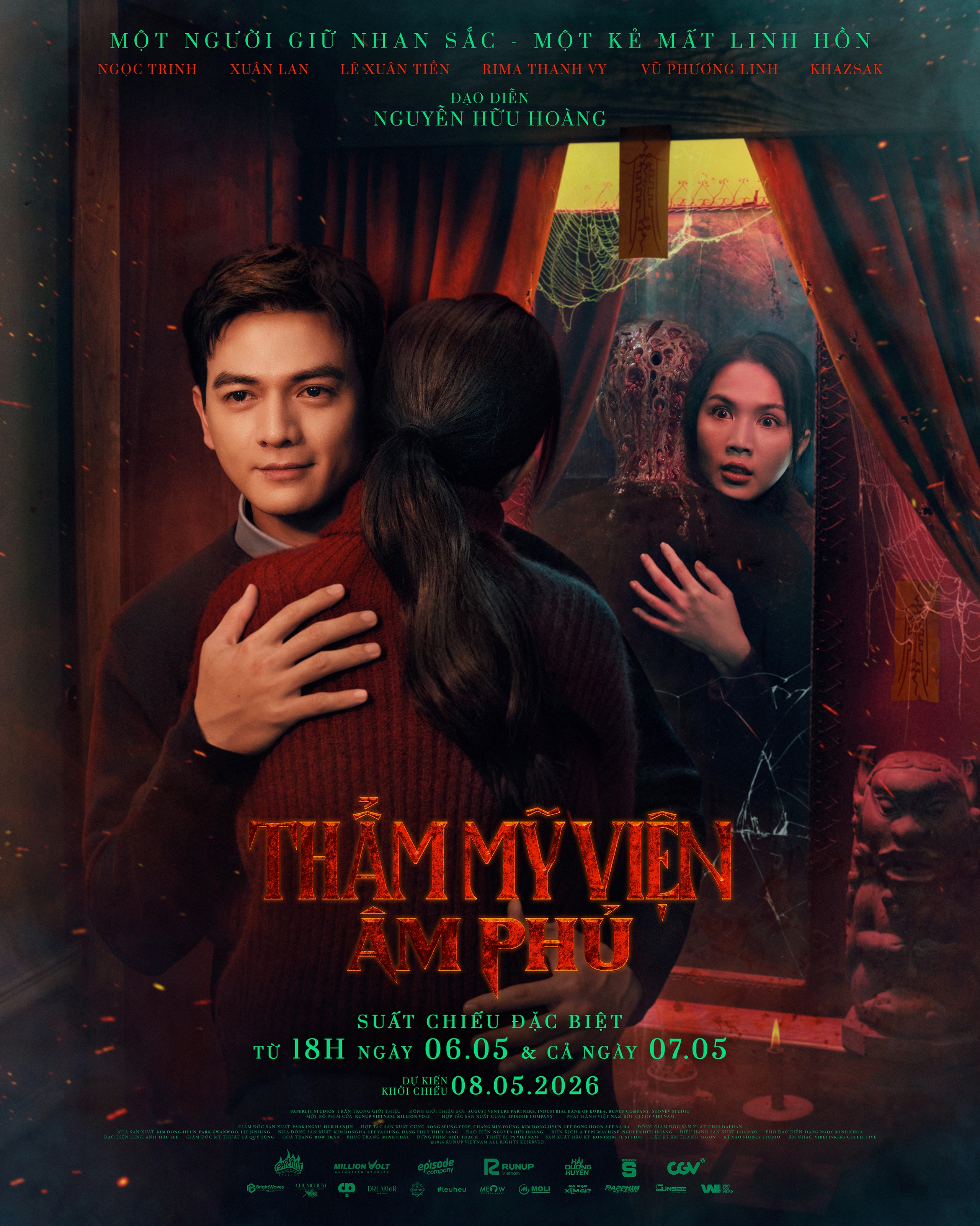Ngọc Trinh "y&ecirc;u đương" L&ecirc; Xu&acirc;n Tiền, h&ocirc;n nhau nồng n&agrave;n - Ảnh 12.