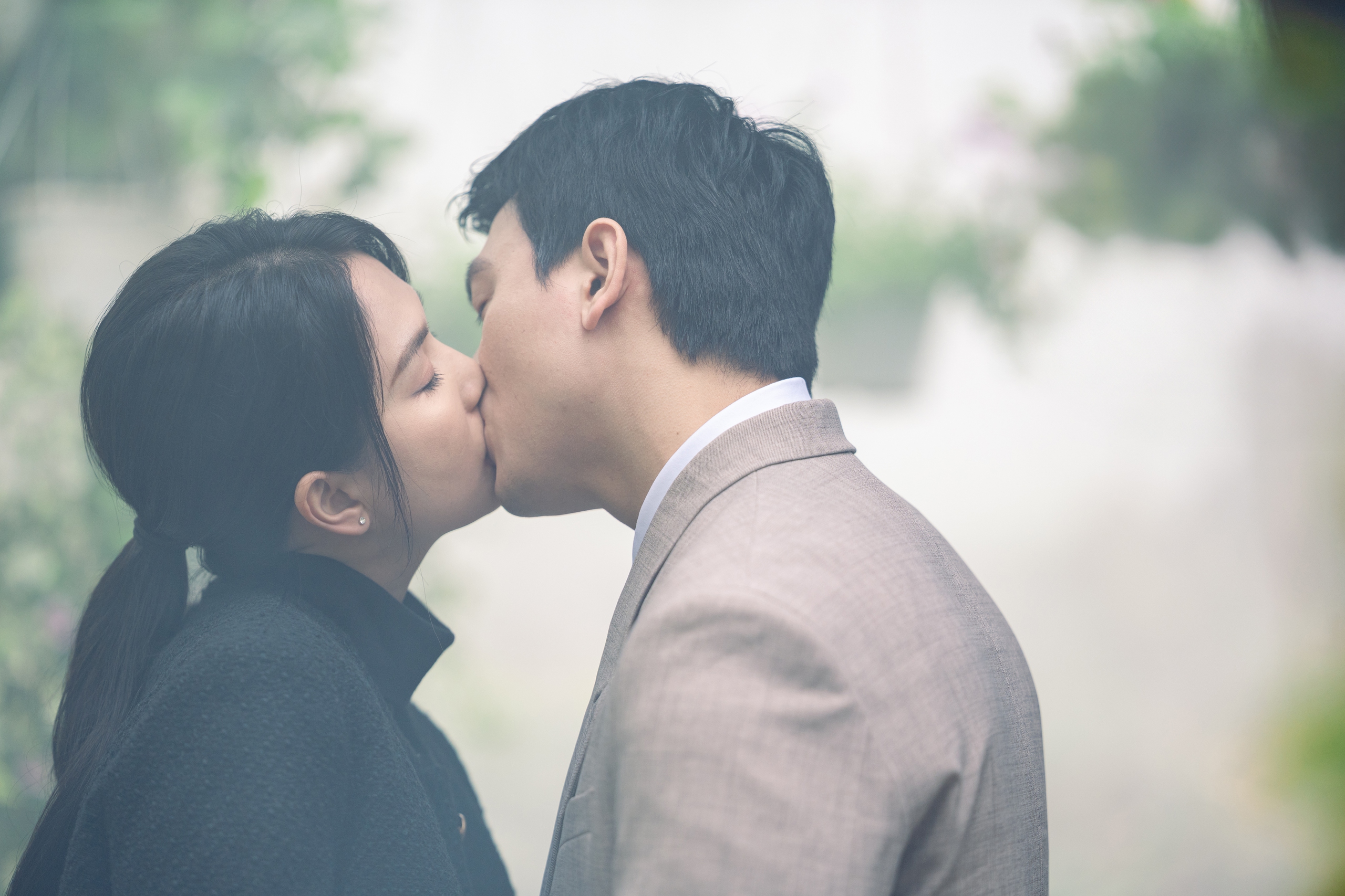 Ngọc Trinh "y&ecirc;u đương" L&ecirc; Xu&acirc;n Tiền, h&ocirc;n nhau nồng n&agrave;n - Ảnh 6.
