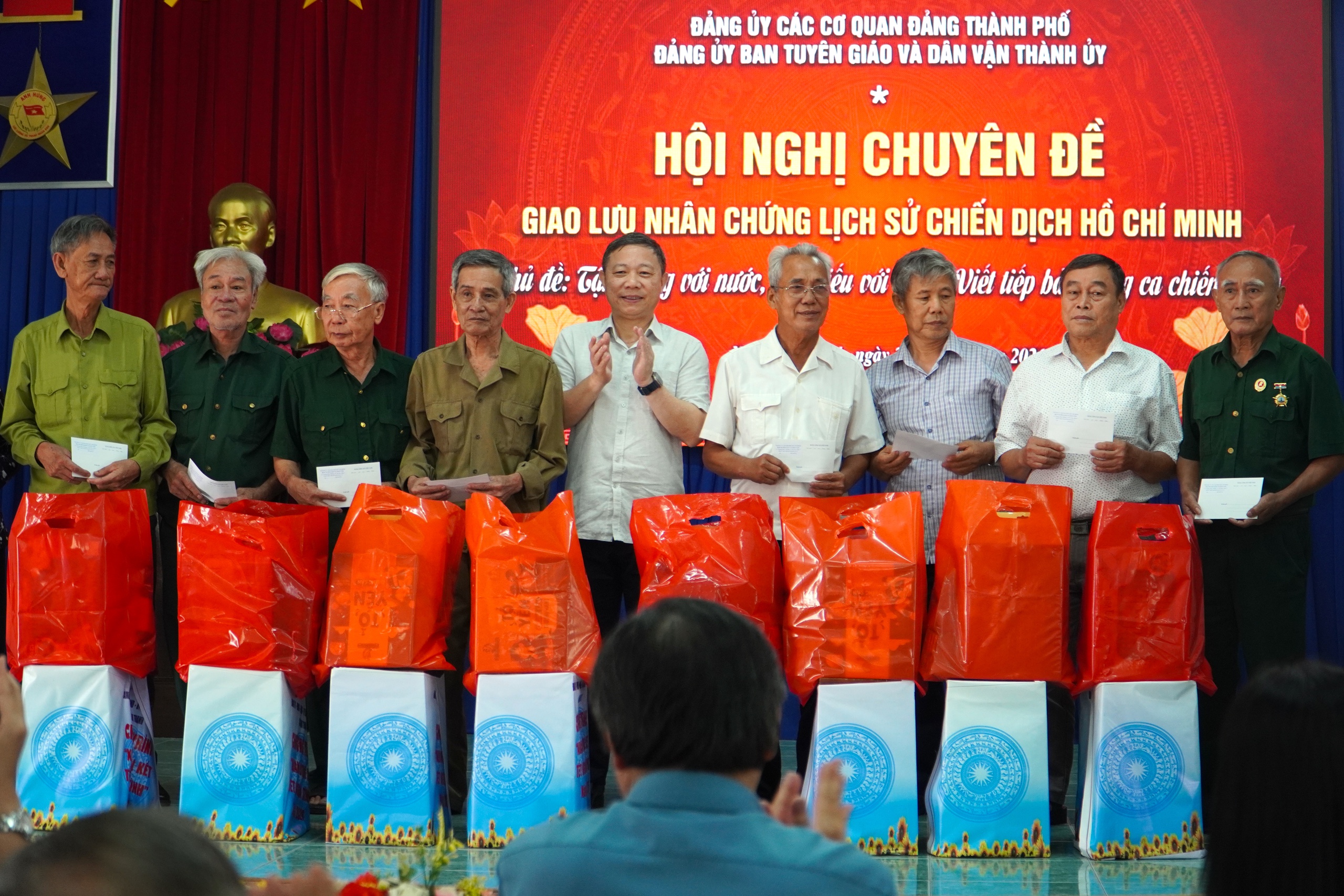 Hoạt động ý nghĩa của Ban Tuyên giáo và Dân vận Thành ủy TPHCM - Ảnh 12.