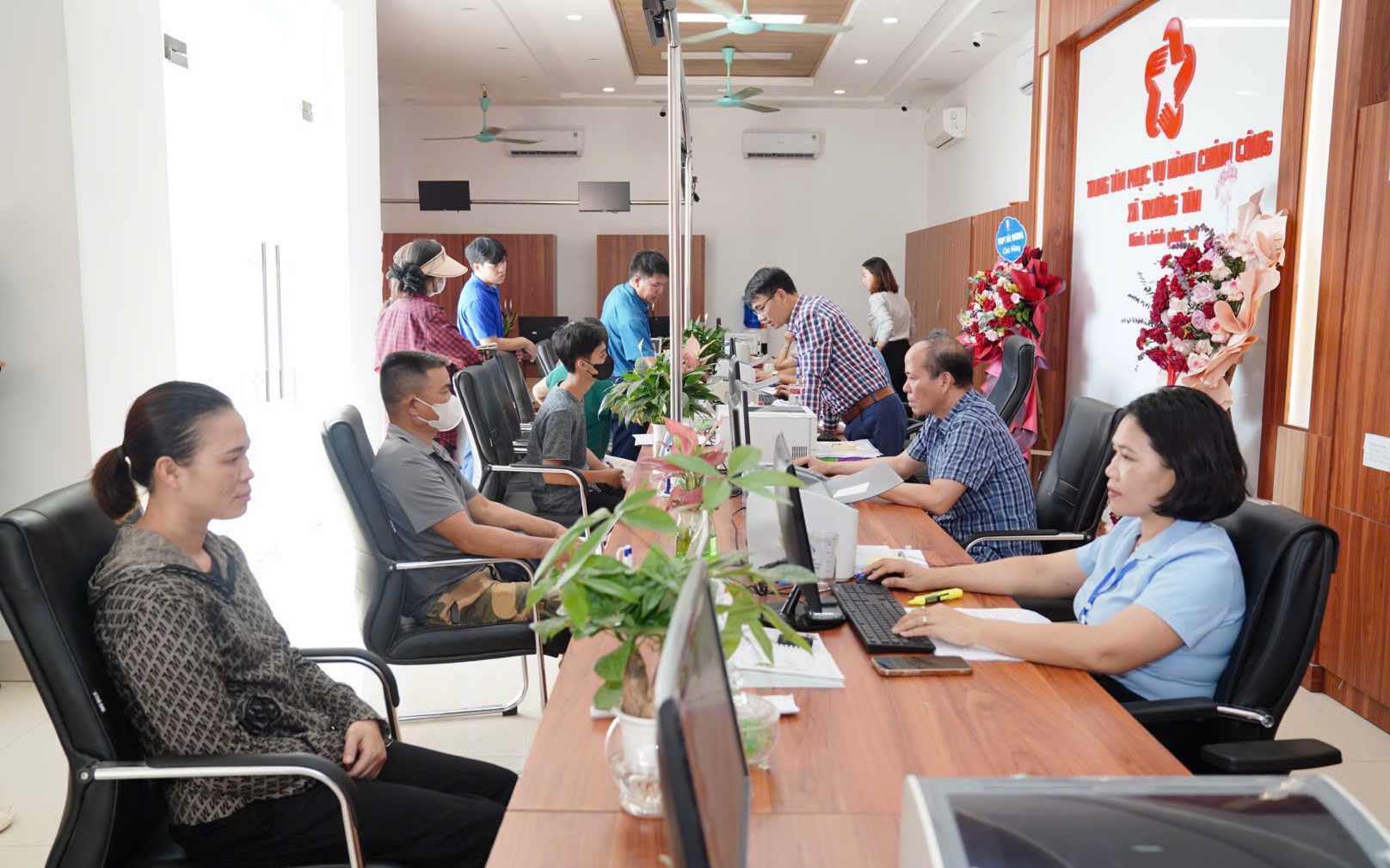 Đề xuất không yêu cầu doanh nghiệp nộp bản giấy đối chứng khi làm thủ tục hành chính