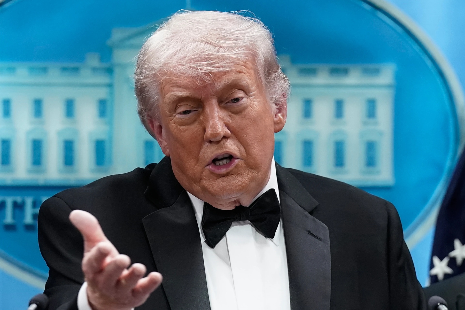 Chiến sự Trung Đông 29-4: Ông Donald Trump nói Iran "nên sớm khôn lên", thêm một eo biển bị đe dọa - Ảnh 1.