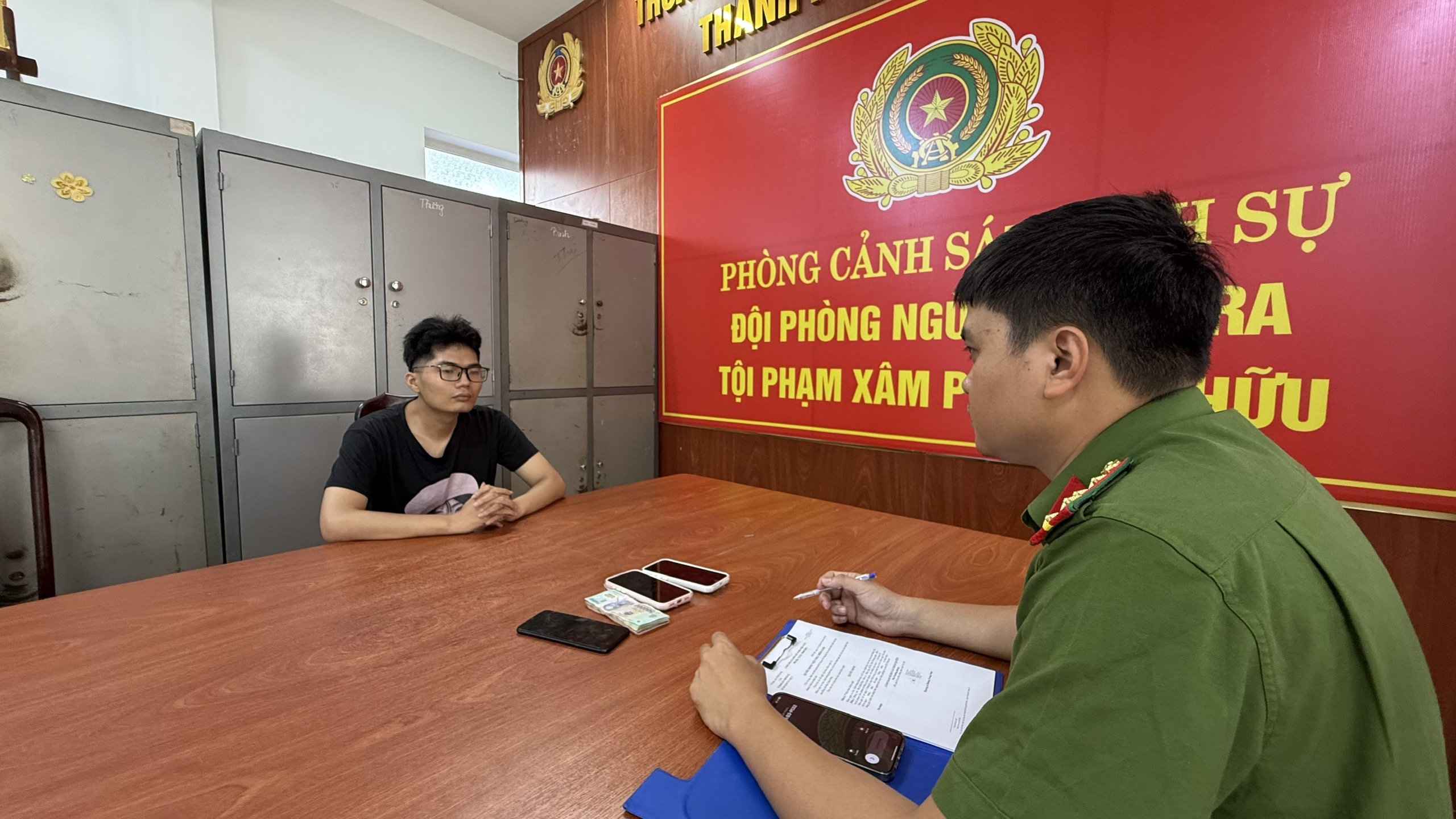 Thanh niên 23 tuổi ở Đắk Lắk trộm cắp vàng của người yêu , thu lợi gần 800 triệu đồng - Ảnh 1.