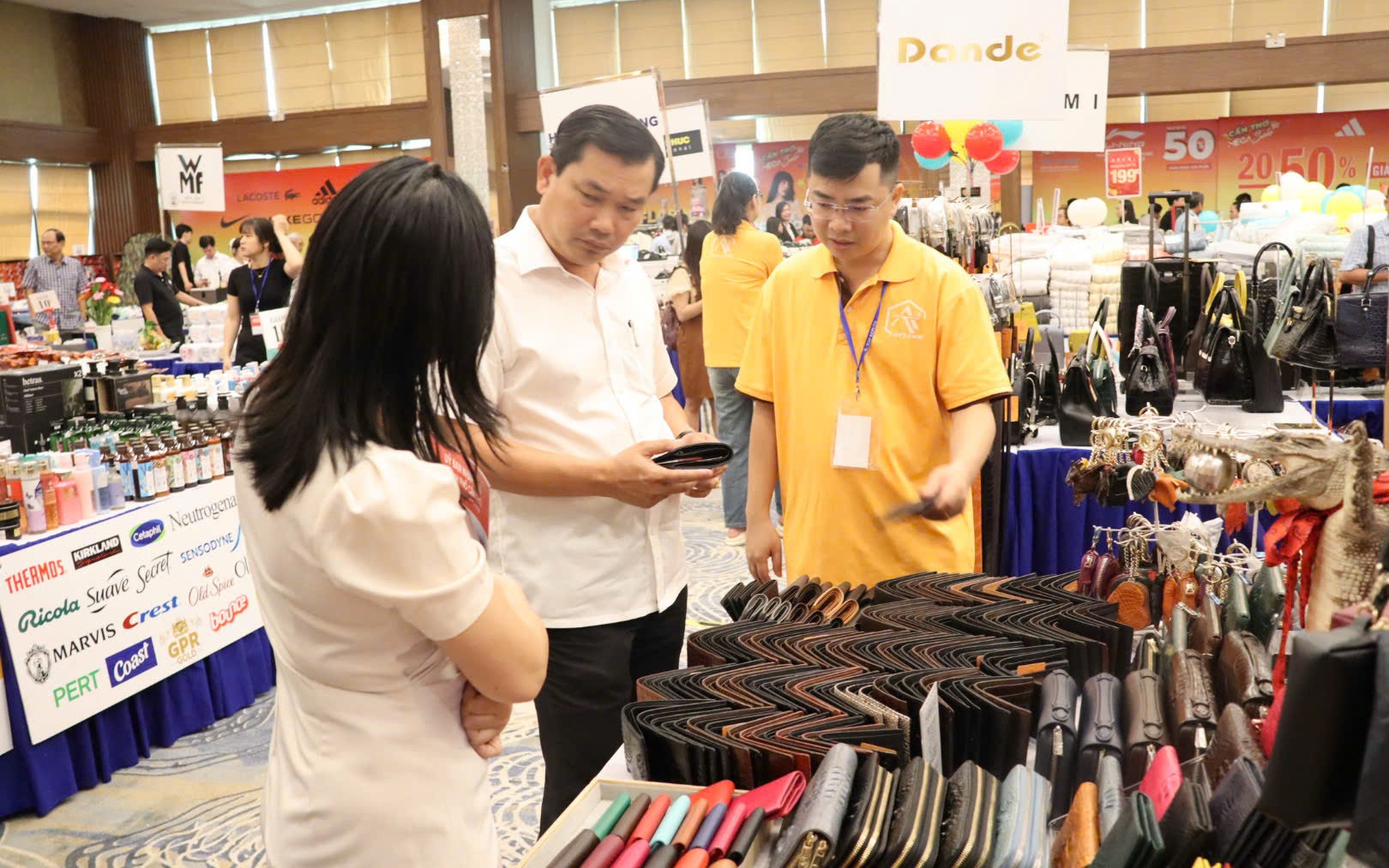 Cơ hội "vàng" sở hữu đồ hiệu giá rẻ tại Cần Thơ Mega Sale