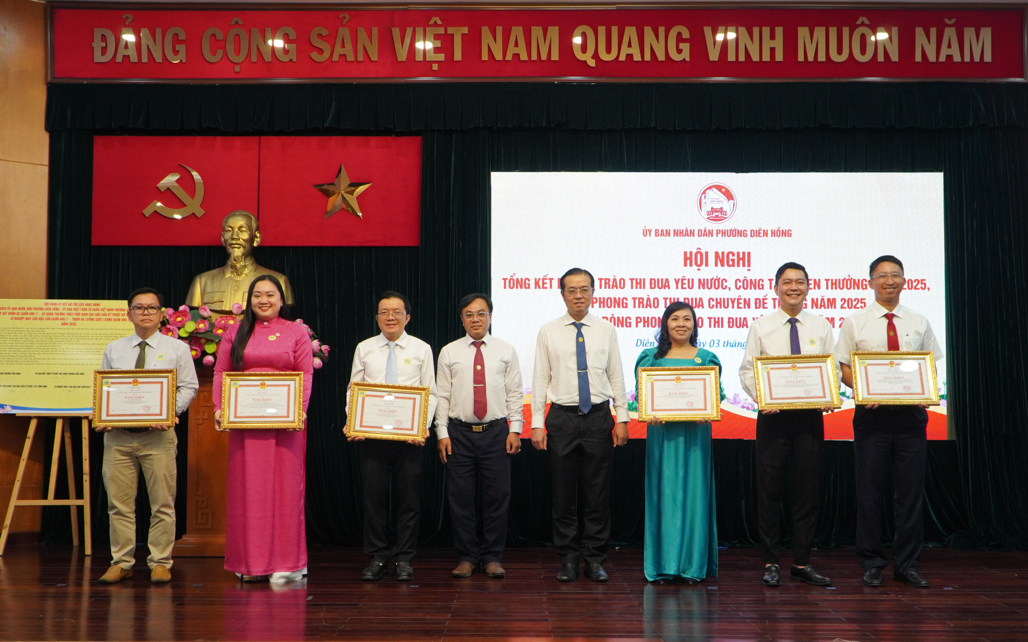 Thi đua kh&ocirc;ng d&agrave;n trải, kh&ocirc;ng h&igrave;nh thức - Ảnh 4.