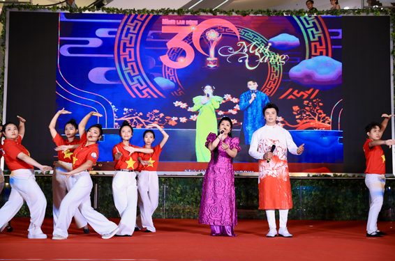 Gala "Âm nhạc và cà phê": Khi Mai Vàng bước ra đời sống đô thị - Ảnh 1.