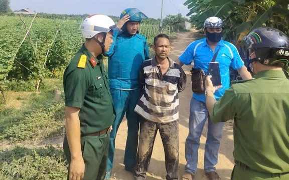 Bộ Công an hỗ trợ gia đình có người hy sinh khi thực hiện nhiệm vụ ở Đồng Tháp - Ảnh 4.