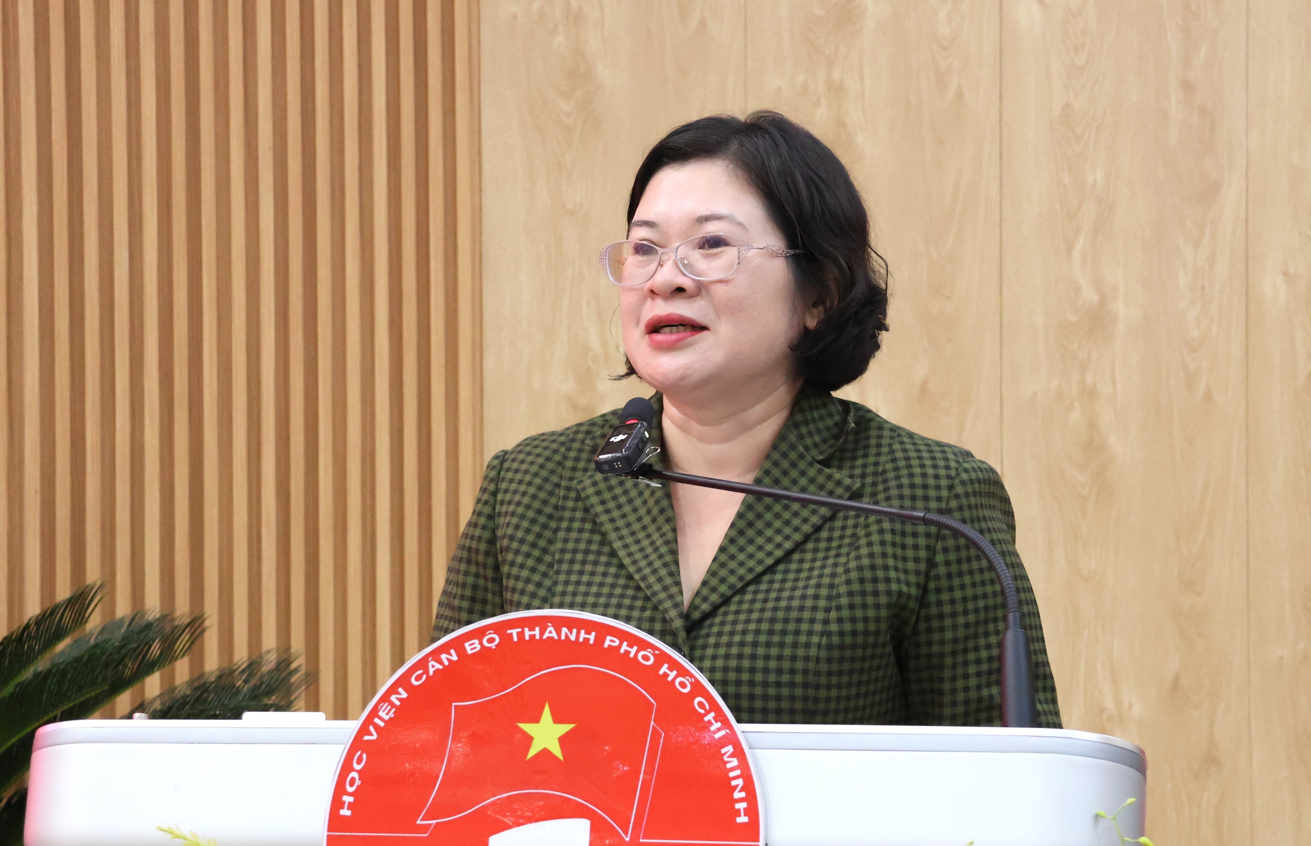 T&iacute;ch hợp bảo vệ nền tảng tư tưởng của Đảng v&agrave;o đ&agrave;o tạo ch&iacute;nh trị tại TPHCM - Ảnh 2.