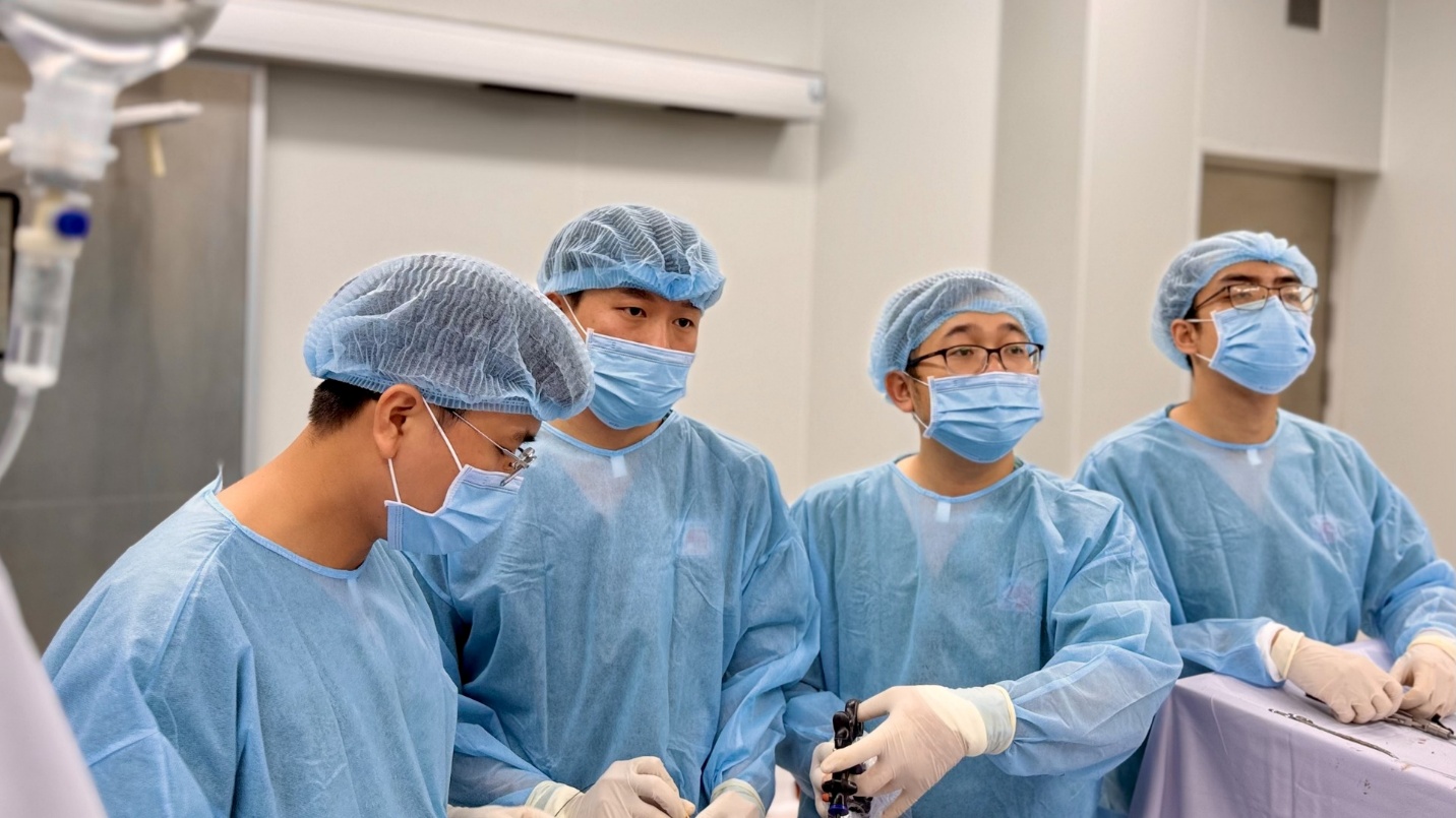 Người đàn ông cấp cứu vì tin vào “thuốc tan sỏi” trên mạng - Ảnh 1.