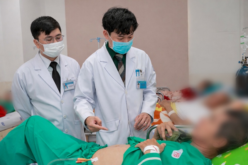 Người đàn ông cấp cứu vì tin vào “thuốc tan sỏi” trên mạng - Ảnh 2.