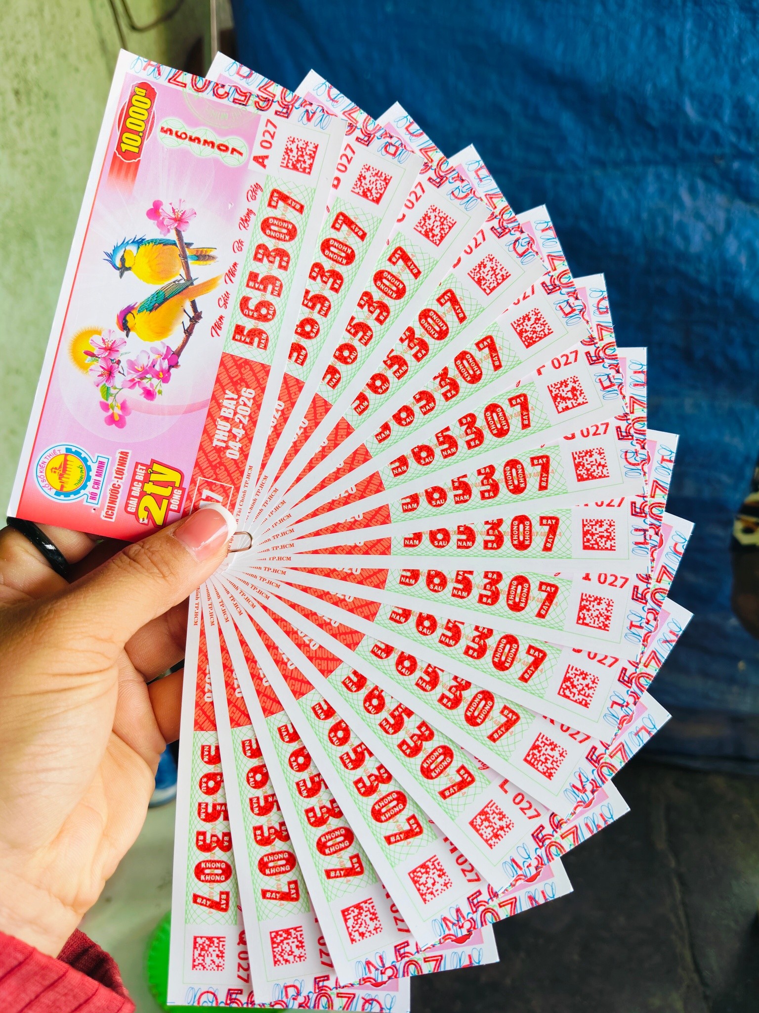 Tr&ugrave;ng hợp giải độc đắc xổ số miền Nam ng&agrave;y 4 - 4: Kh&aacute;ch h&agrave;ng may mắn tại TPHCM - Ảnh 6.