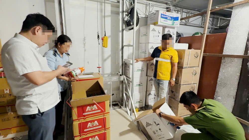 Tây Ninh tiêu hủy hơn 6 . 000 Sản phẩm thuốc bảo vệ thực vật nhập lậu - Ảnh 2.