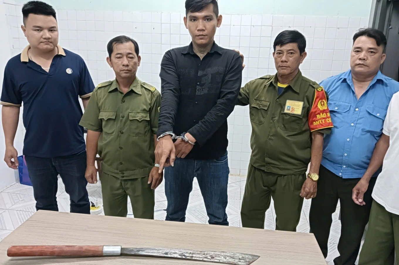 Phạm Quốc Kh&aacute;nh bị bắt giam v&igrave; ch&eacute;m người bằng m&atilde; tấu tại phước h&ograve;a - Ảnh 1.