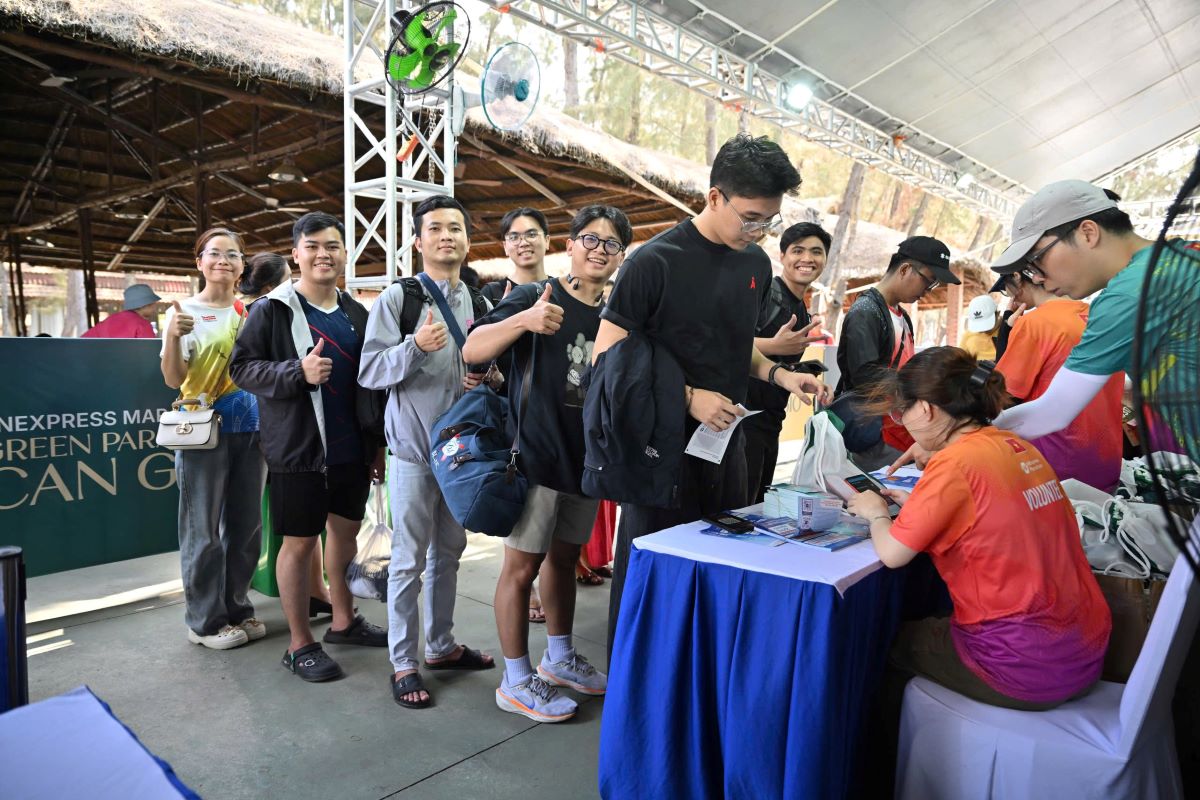 Trước giờ khai m&agrave;n VnExpress Marathon, runner v&agrave; du kh&aacute;ch n&oacute;i g&igrave; về Vinhomes Green Paradise? - Ảnh 1.