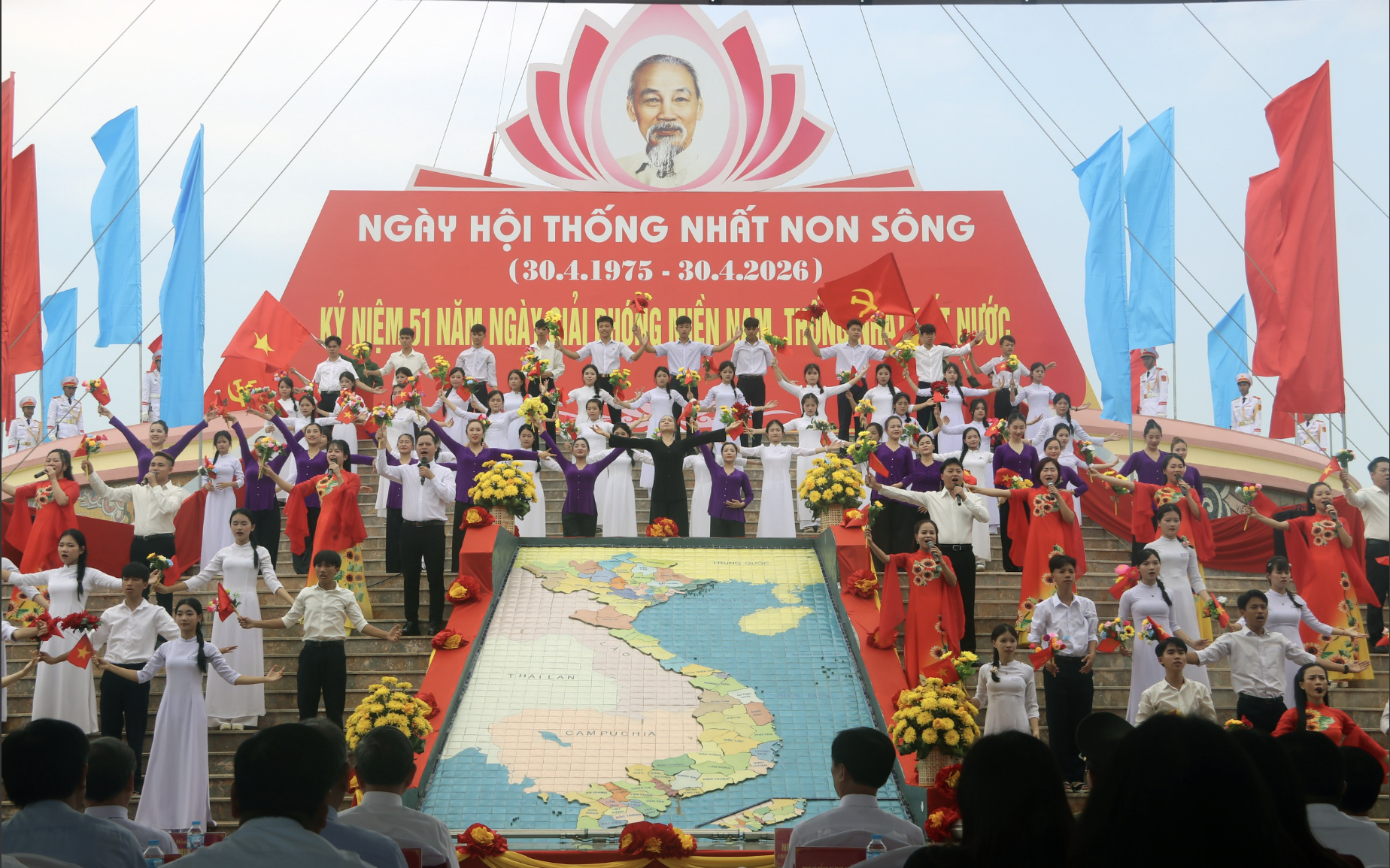 Điện mừng kỷ niệm 51 năm Ngày Giải phóng miền Nam, thống nhất đất nước
