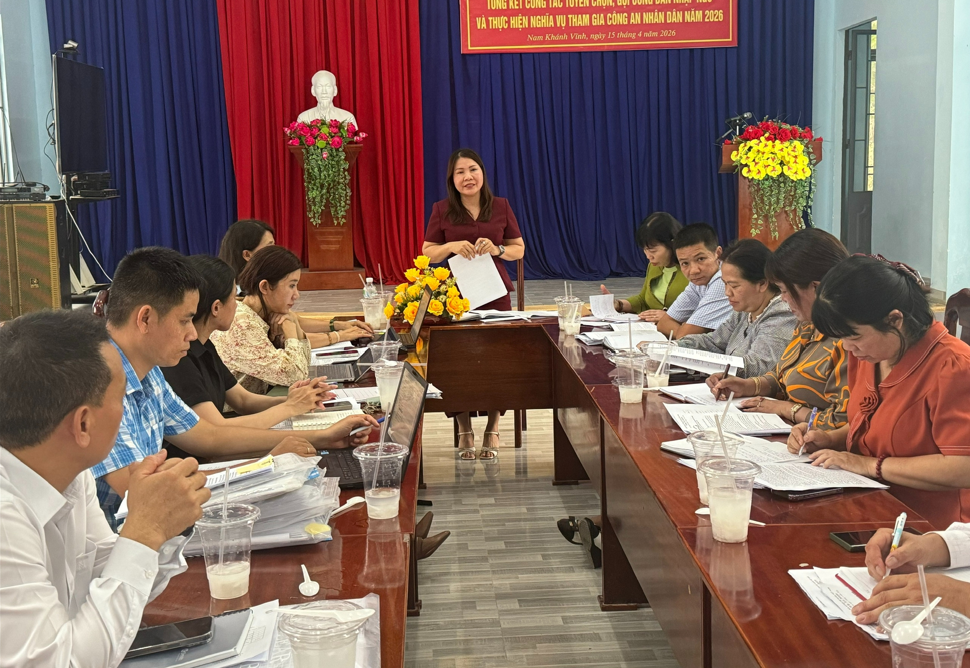 Nhiều hộ nghèo ở Nam Khánh Vĩnh không nhận đủ tiền hỗ trợ - Ảnh 3.
